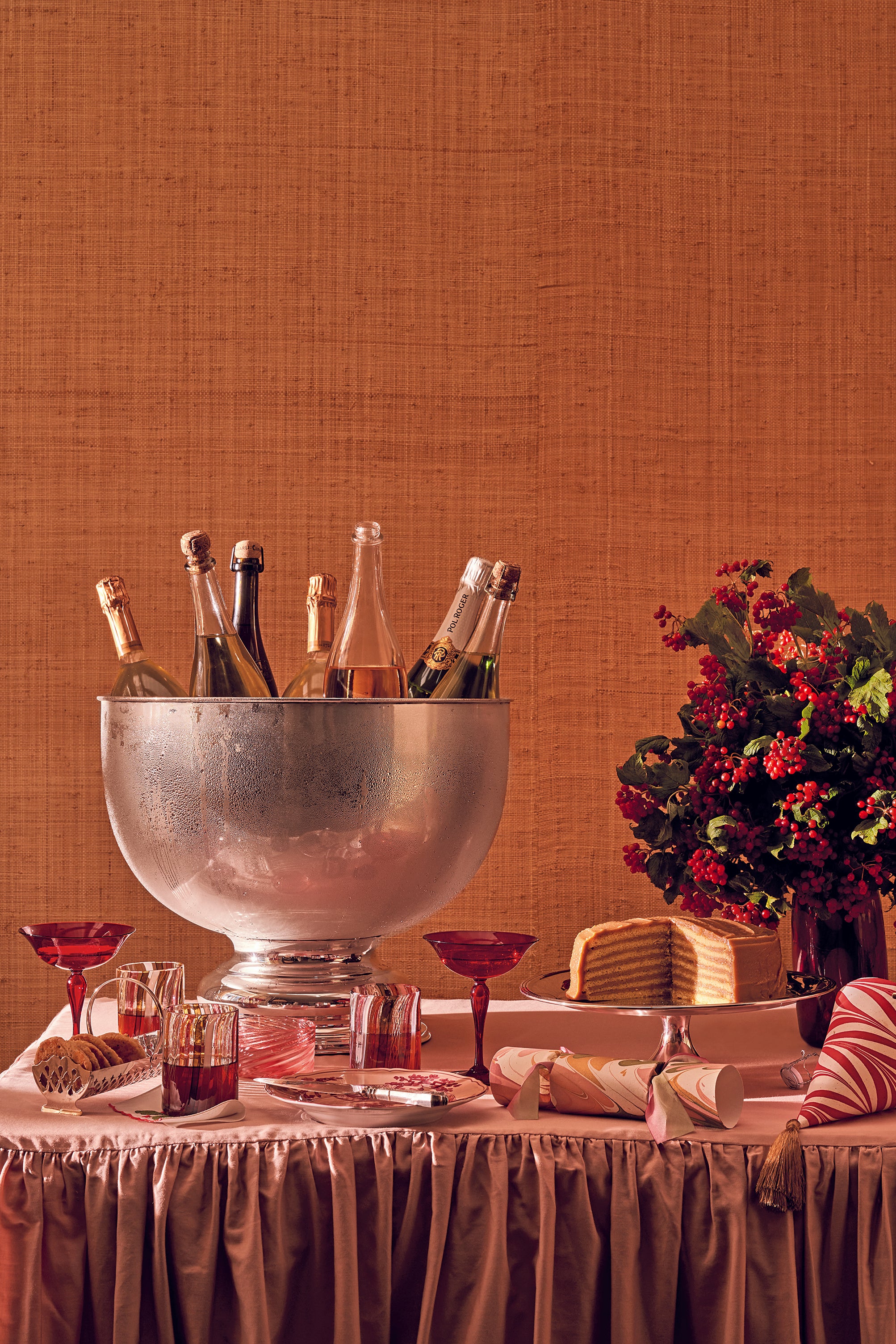 This gigantic silver champagne cooler is reason enough for a party.