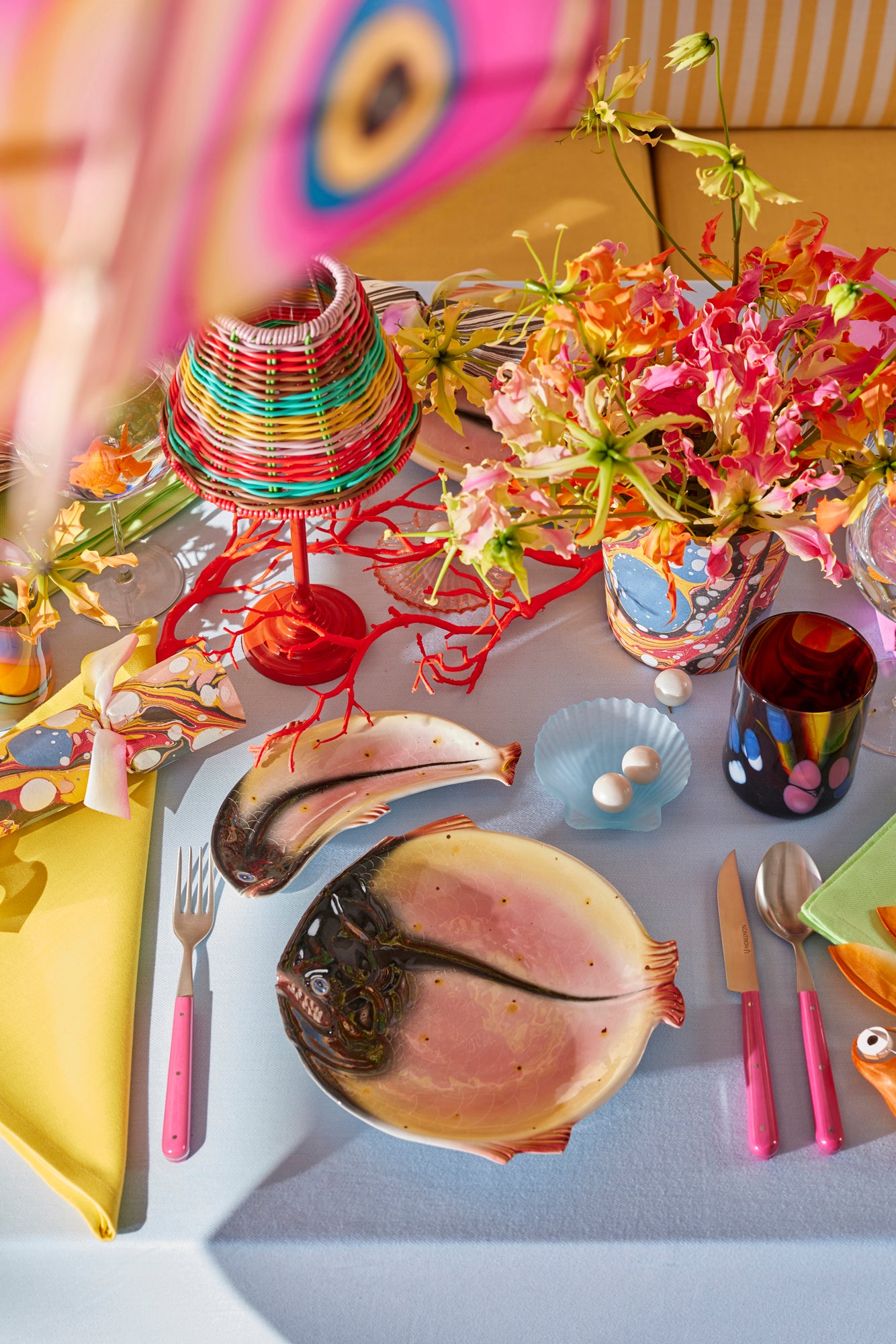 Marbled party crackers for tablescape.