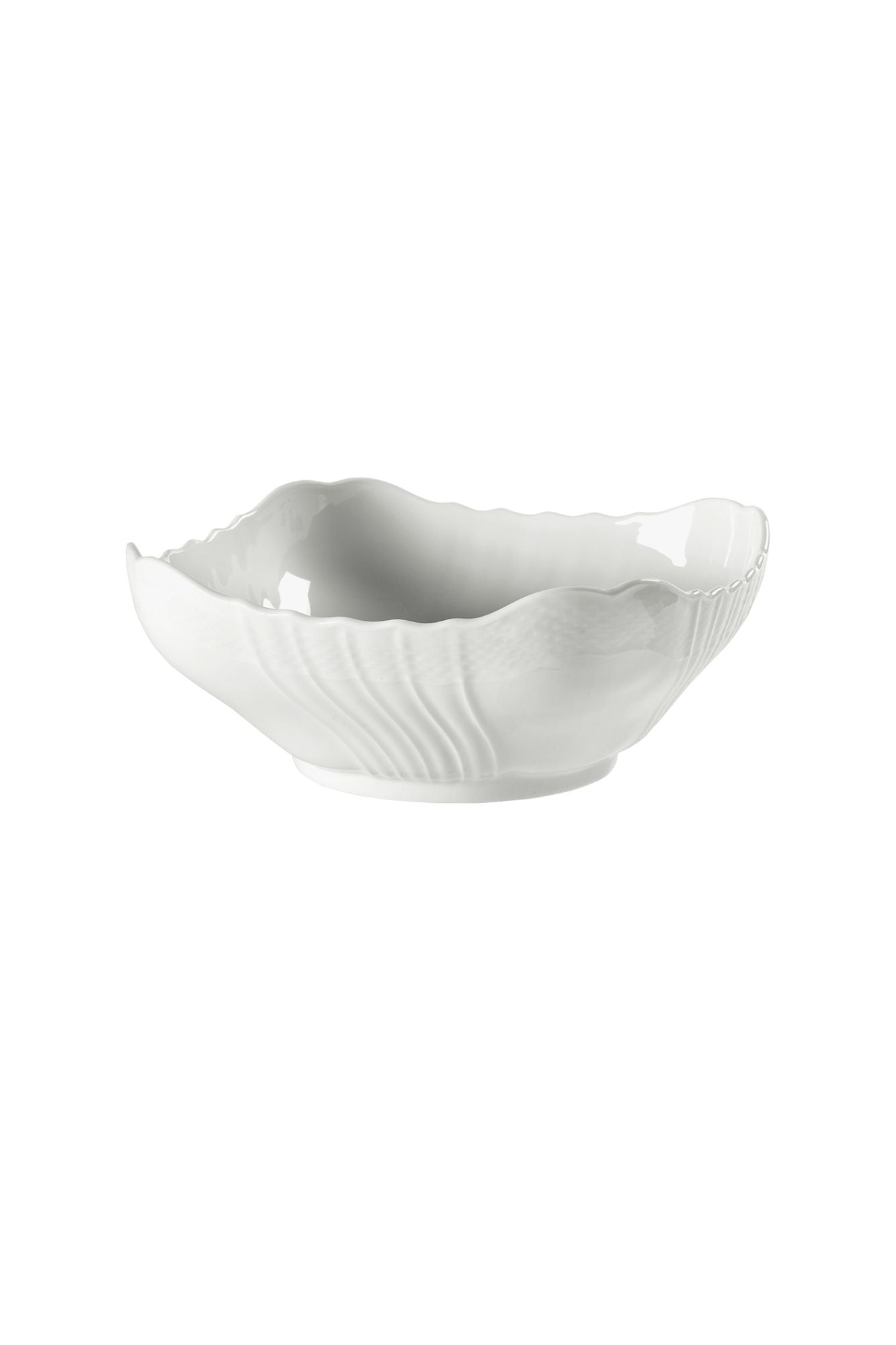 A magical art by the Master Craftsmen of the Doccia Manufactory, who in 1740 created a noble line, immune to changing trends. Illuminate your tables with a pure, white radiance.