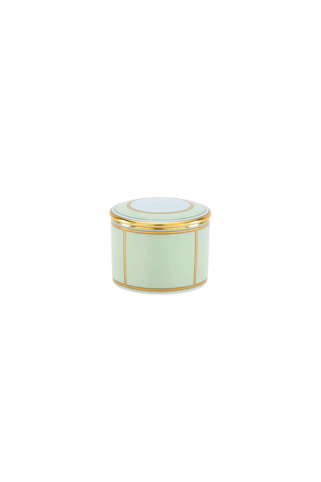 Ginori’s collection, Diva, is an homage to the vibrant energy of 1950s design, the glamour of the era's silver screen divas, and the timelessness that is Italian coffee culture. Four unexpected pastel colors feature in the collection: Celeste, Giallo, Rosa and Verde, all enhanced by gold detailing that accentuates the understated forms.