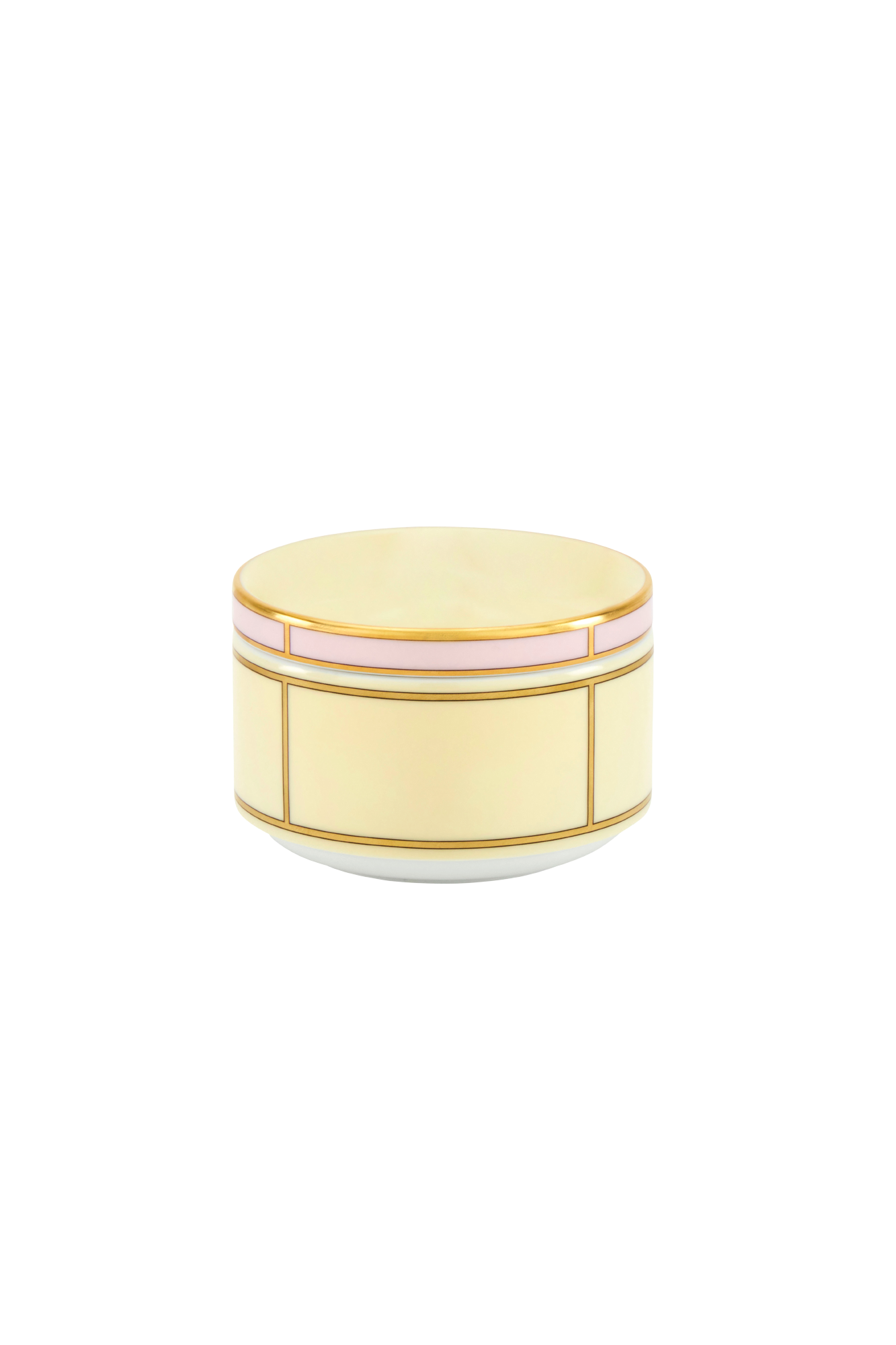 Ginori’s collection, Diva, is an homage to the vibrant energy of 1950s design, the glamour of the era's silver screen divas, and the timelessness that is Italian coffee culture. Four unexpected pastel colors feature in the collection: Celeste, Giallo, Rosa and Verde, all enhanced by gold detailing that accentuates the understated forms.