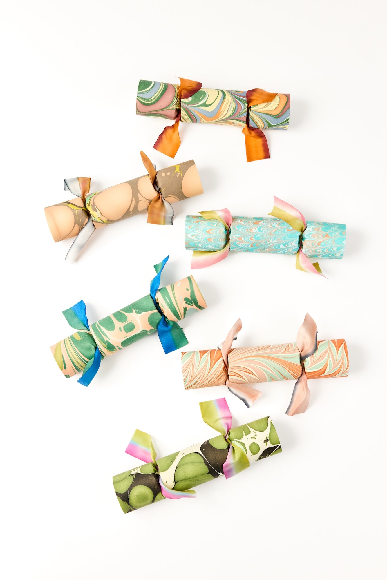 SET OF 6 MARBLED PARTY CRACKERS