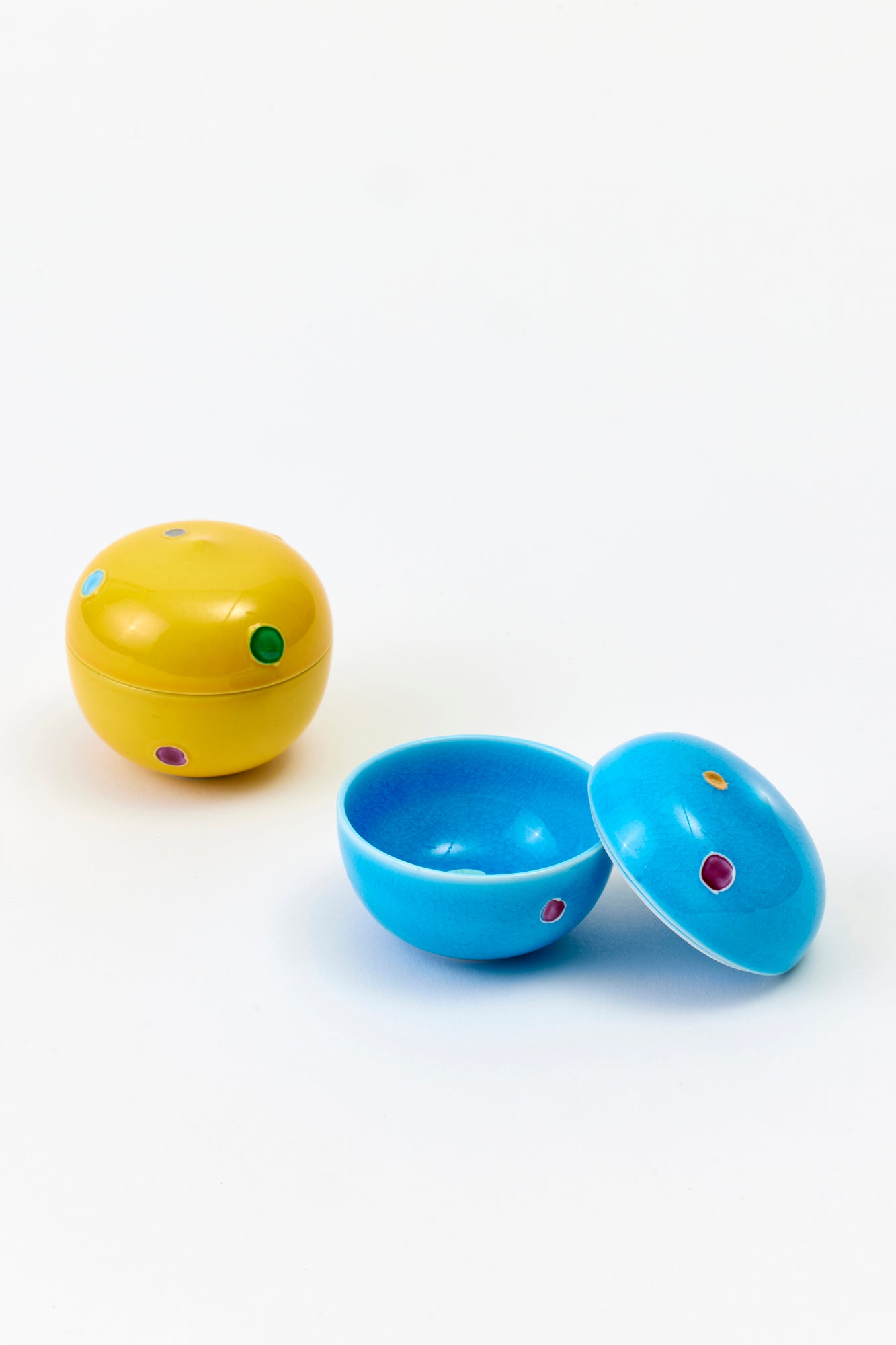 A tiny ceramic box in blue and yellow.