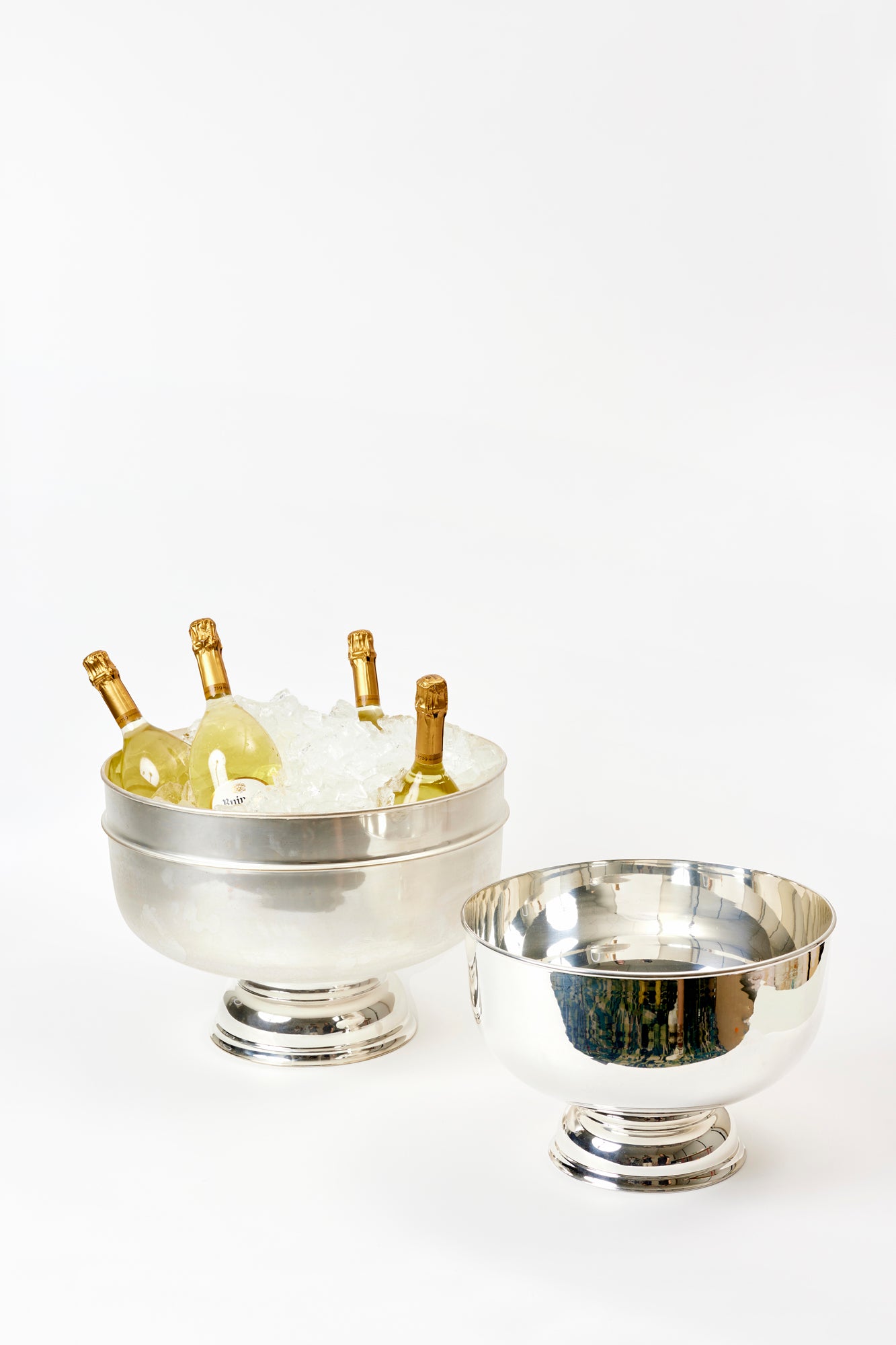 This gigantic silver champagne cooler is reason enough for a party.