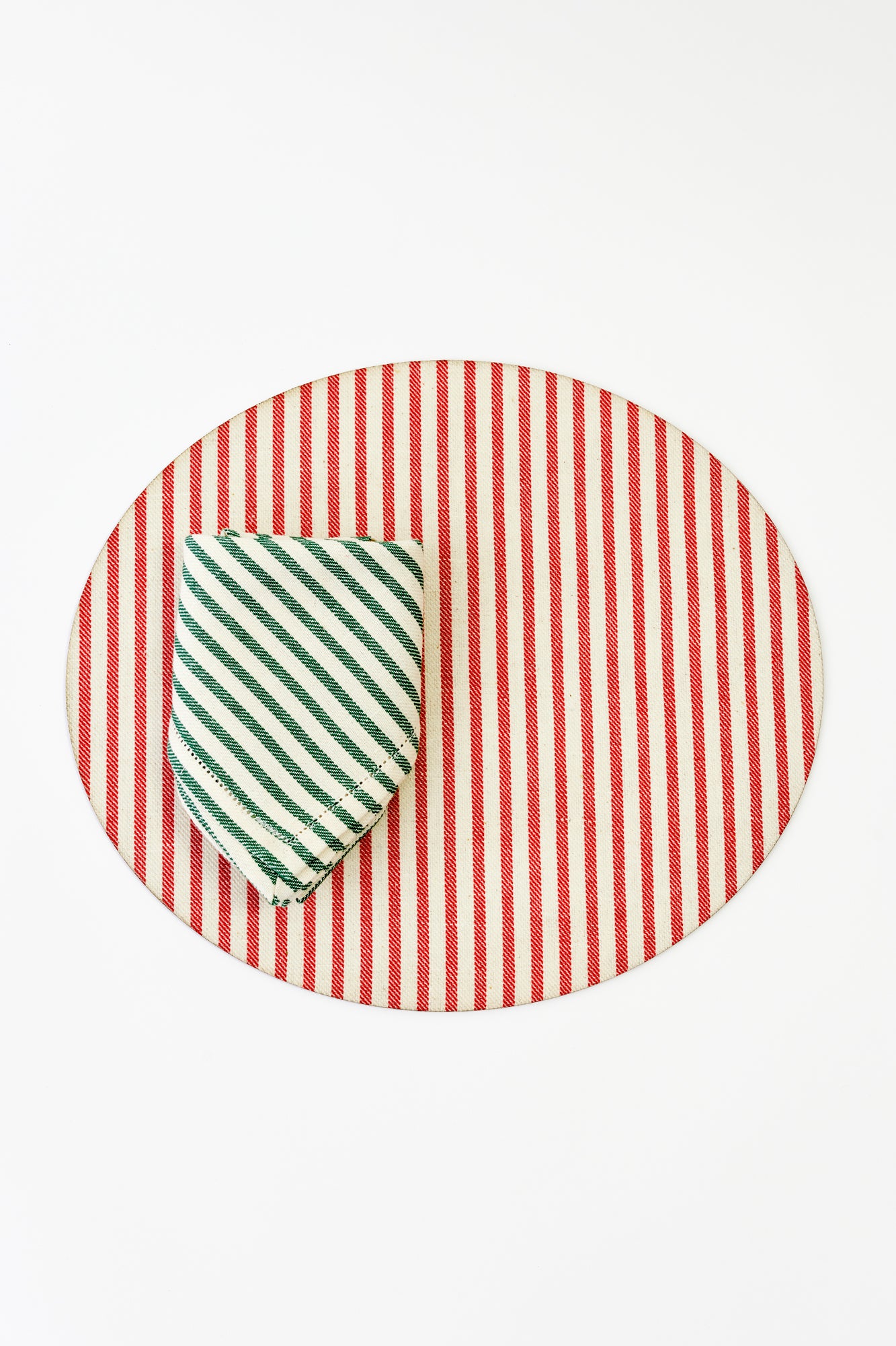 Round placemat with red and cream vertical stripes, adding a classic and elegant touch to any table setting.