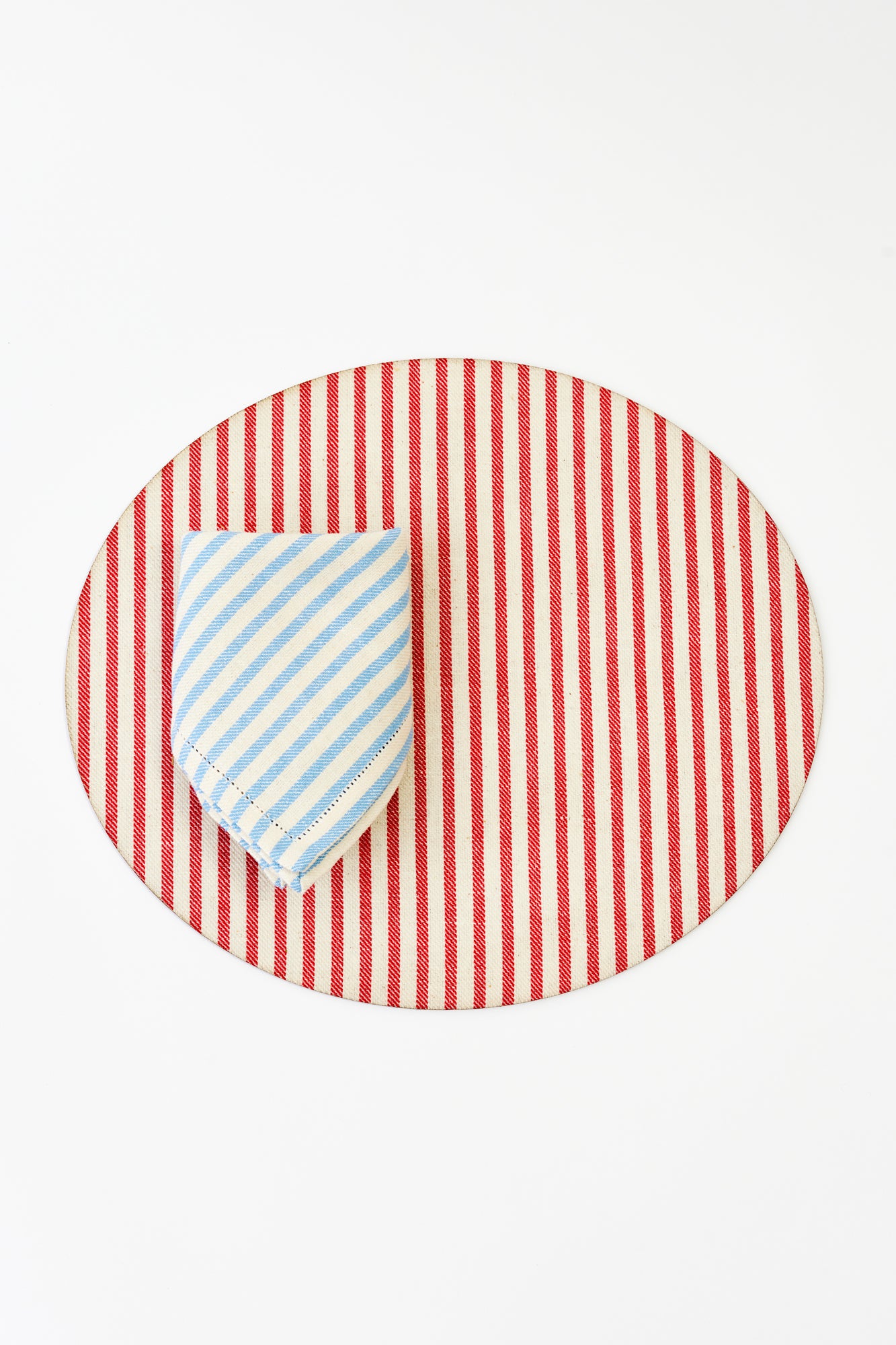 Round placemat with red and cream vertical stripes, adding a classic and elegant touch to any table setting.