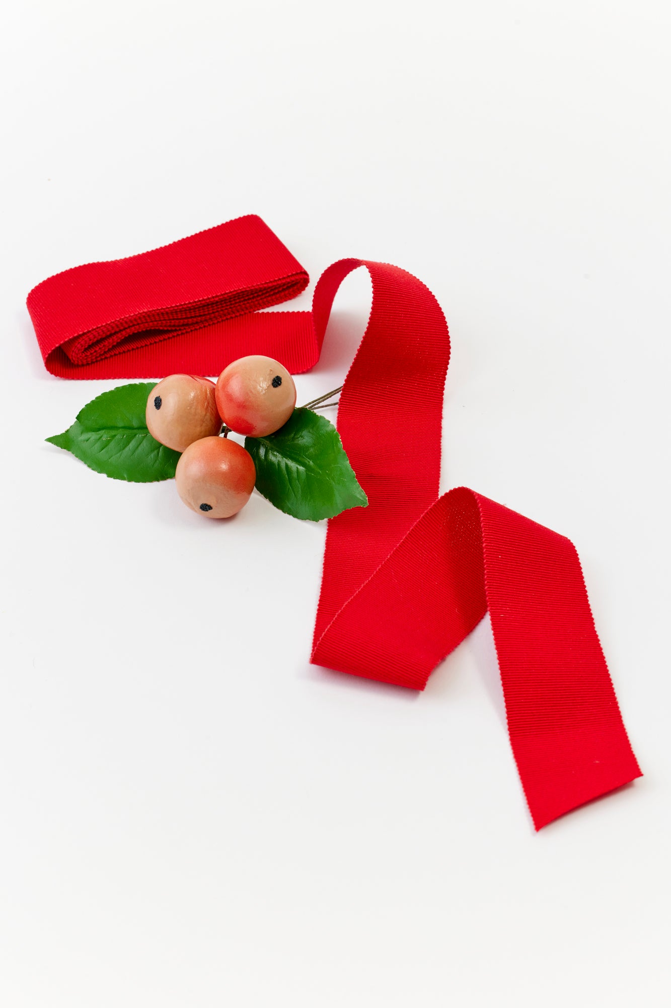 VINTAGE GIFT BAUBLES WITH RED BEAUVAIS GROSGRAIN RIBBON