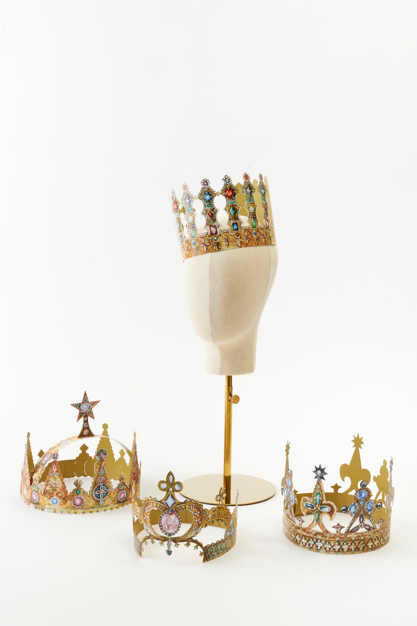 Paper crowns with jewels. Perfect for birthday party.