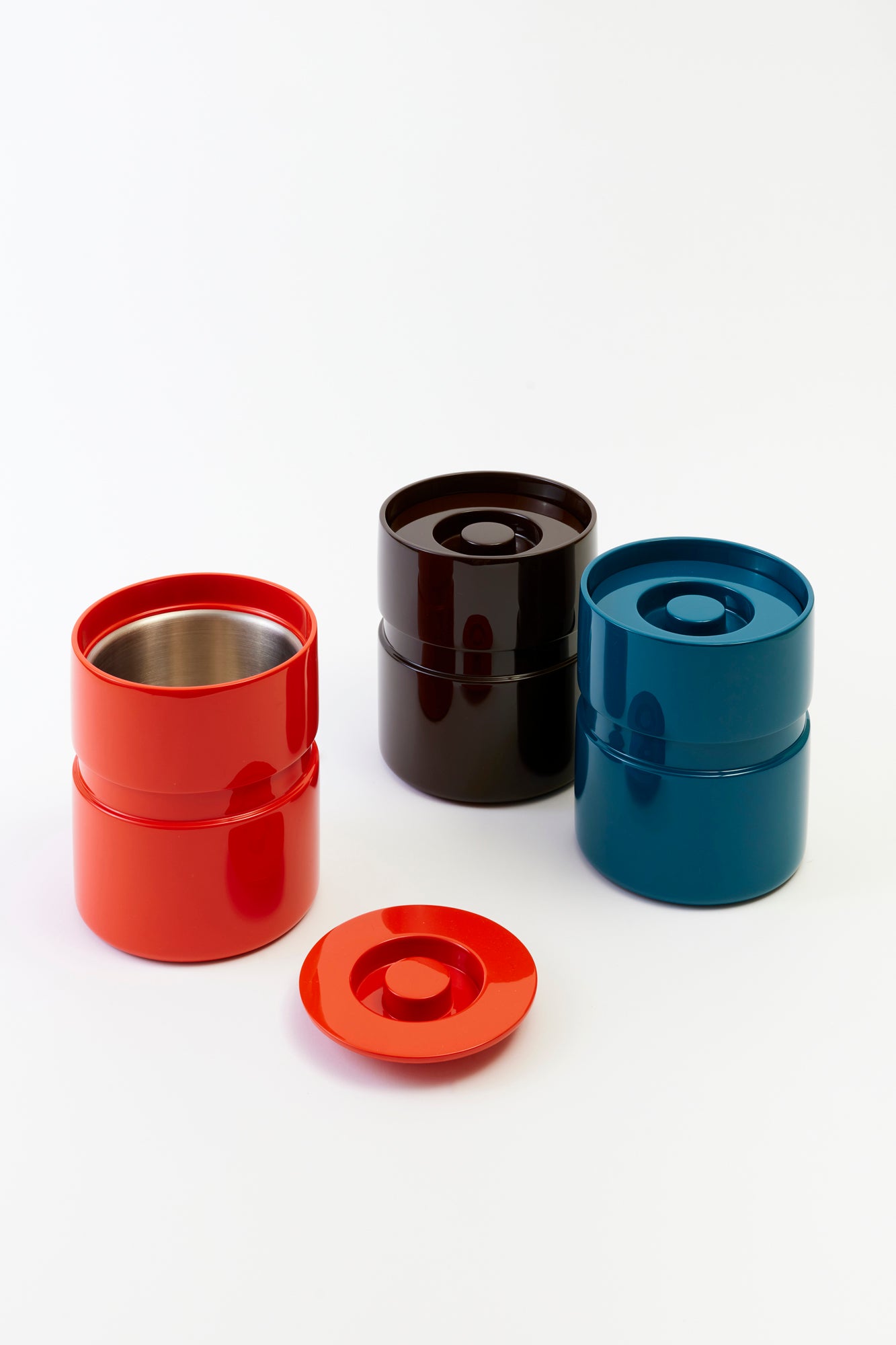 Ice bucket in blood orange.