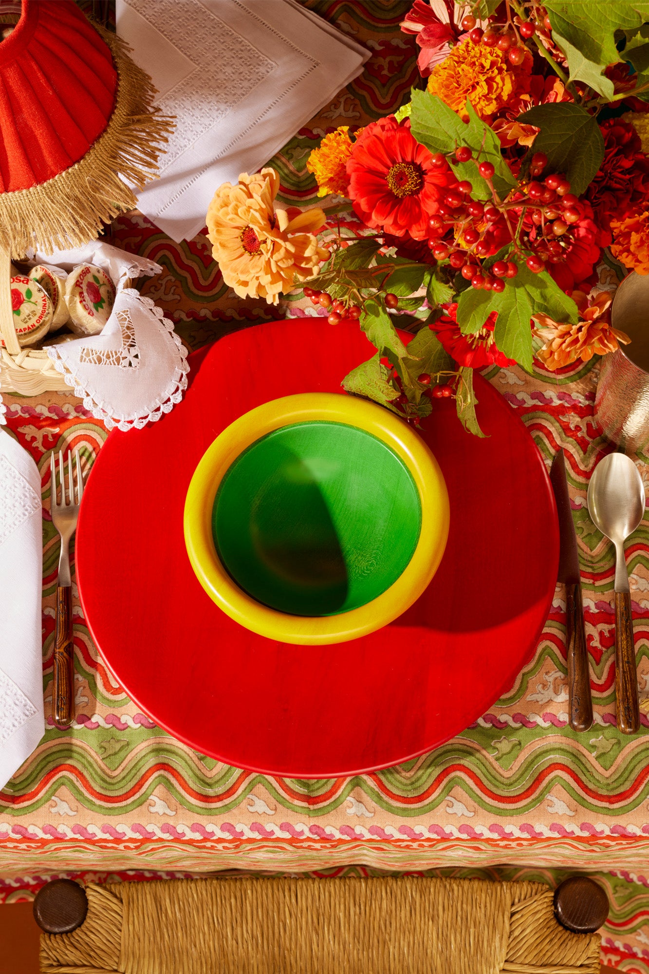 Wooden service plates designed by Manzoni Pietro and made from linden and alder hardwood in Bergamo, Italy.