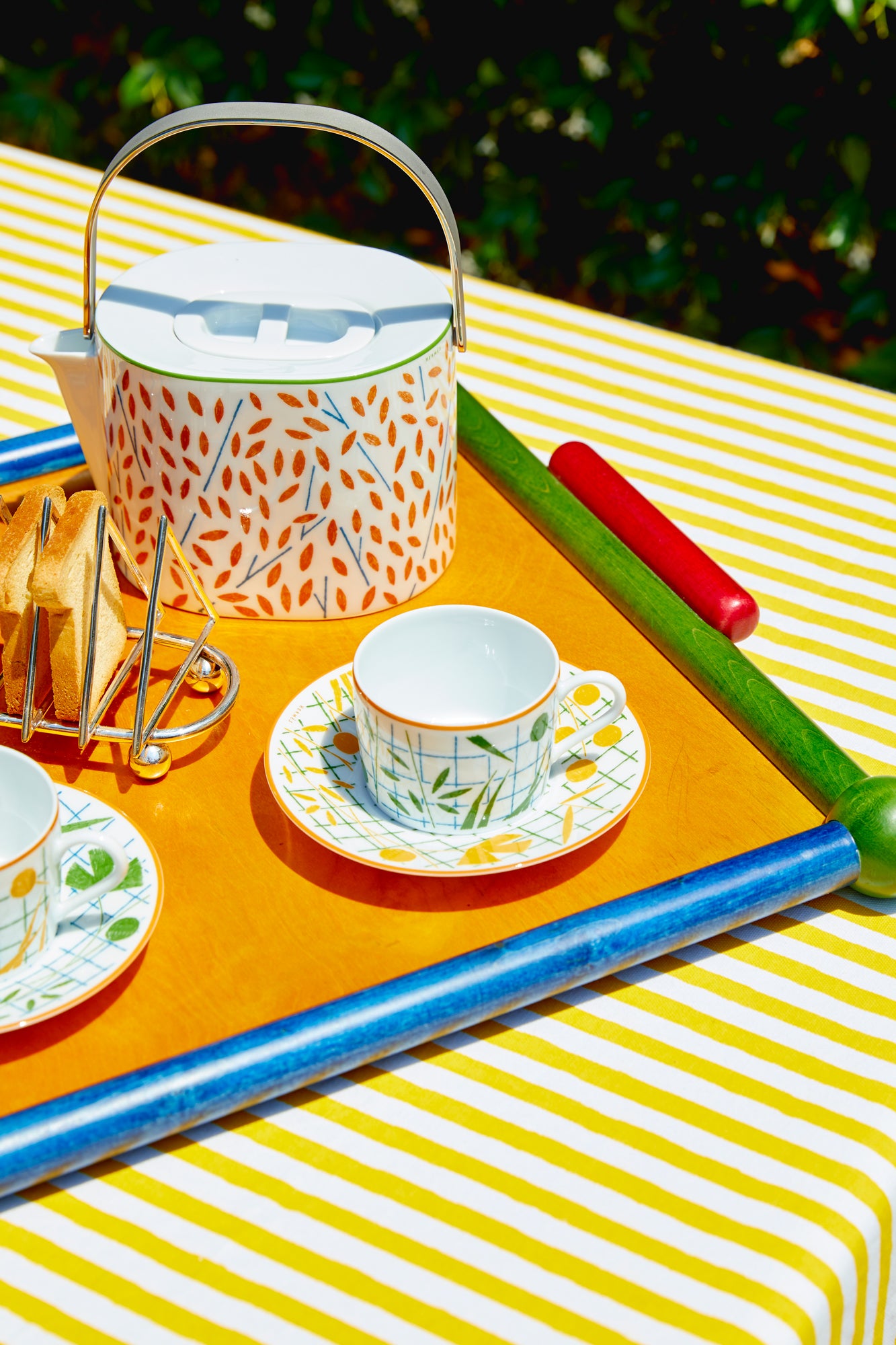 Dinnerware designed by Irish illustrator Nigel Peake, Hermes' "A Walk in the Garden" takes us on a picturesque path through an English garden.