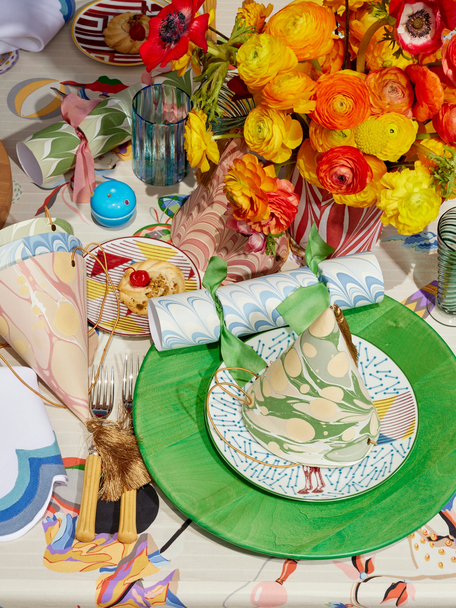 Table setting package for your wildest party animals.