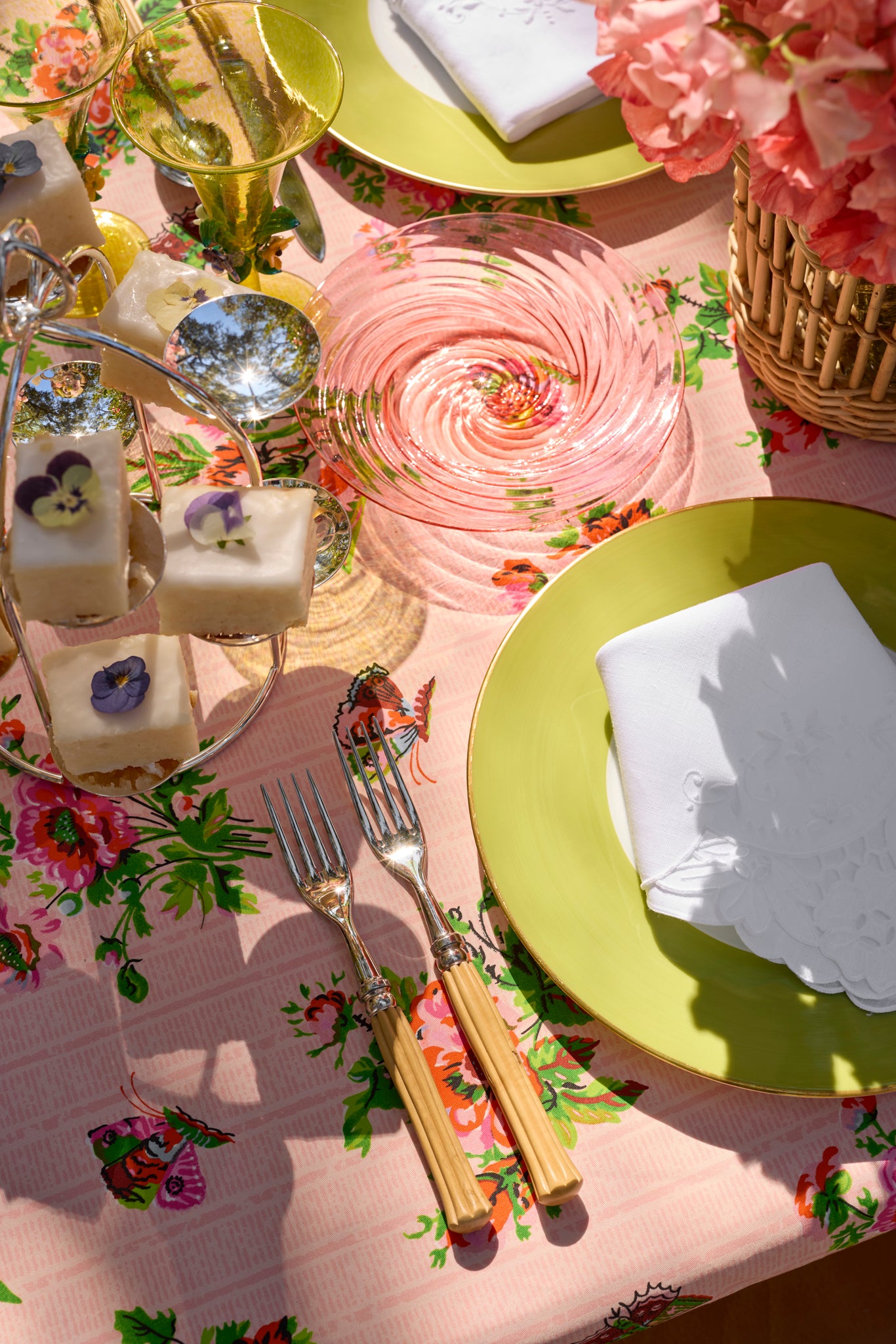 BLUSH TWIST SALAD PLATE