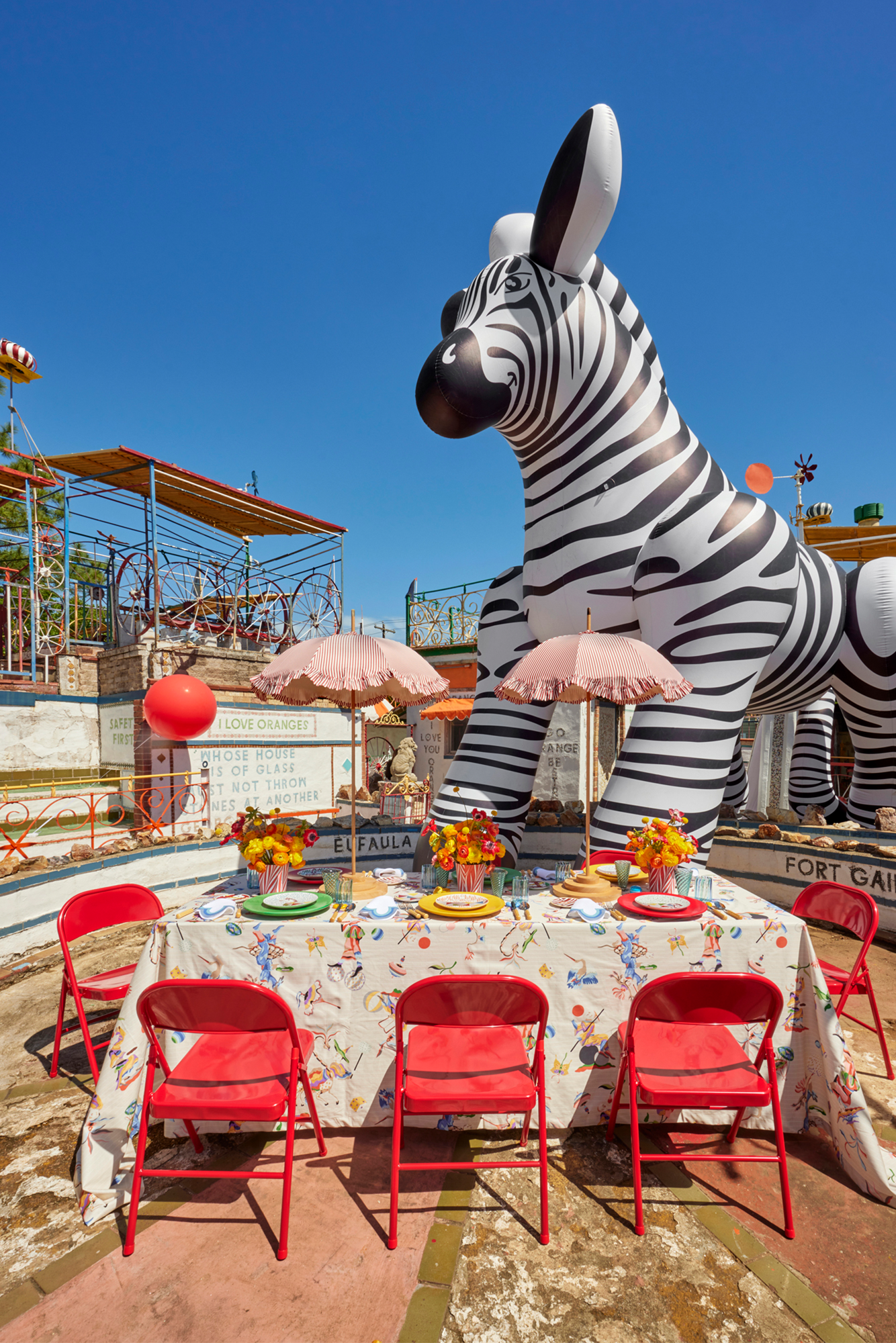 Table setting package for your wildest party animals.