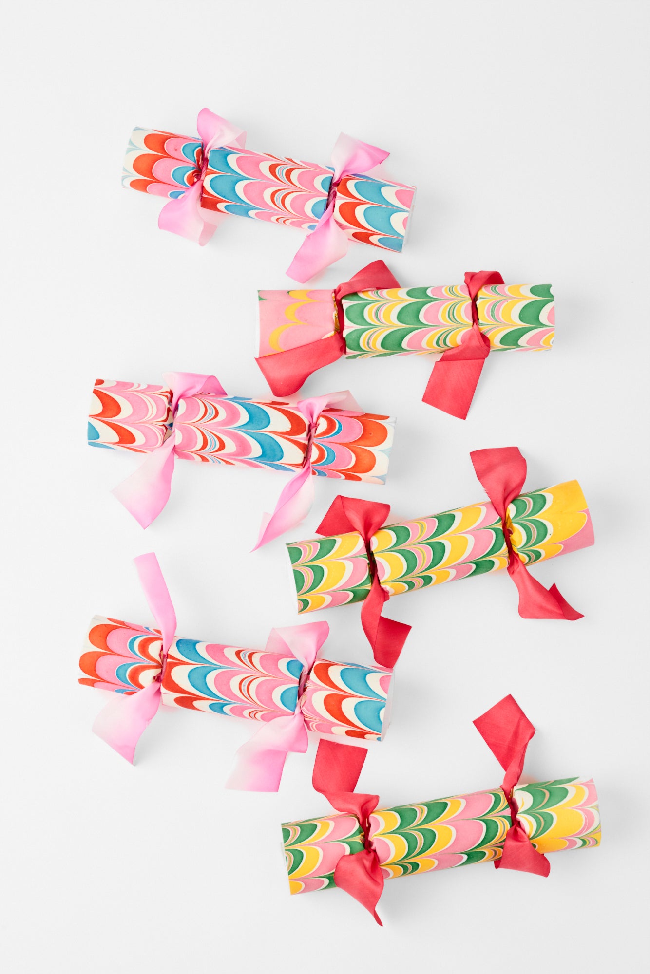 SET OF 6 MARBLED PARTY CRACKERS