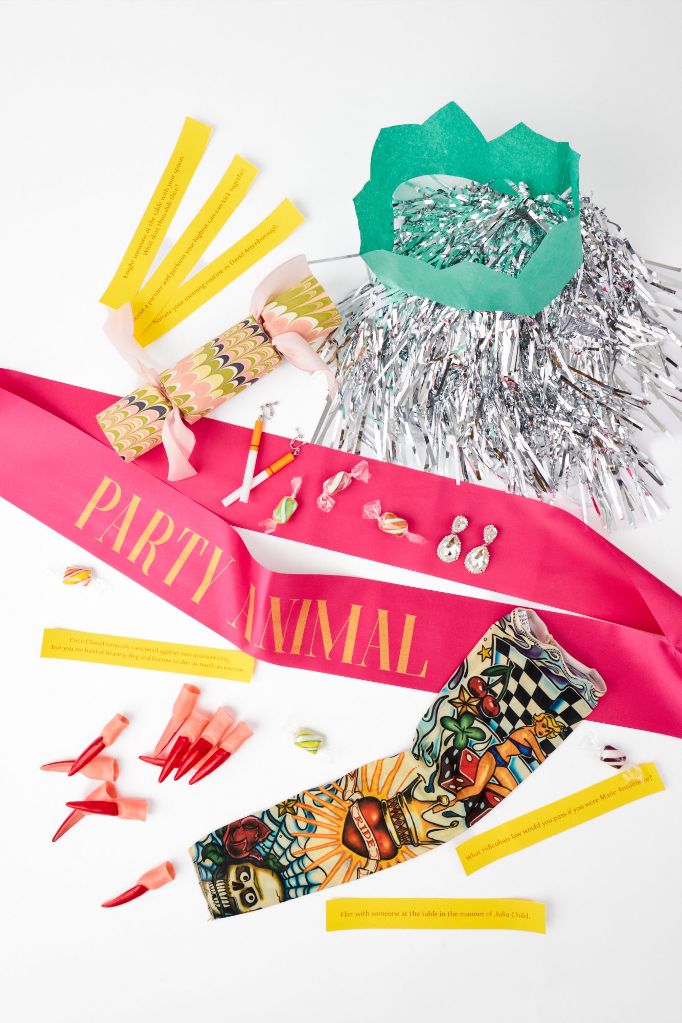 SET OF 6 MARBLED PARTY CRACKERS