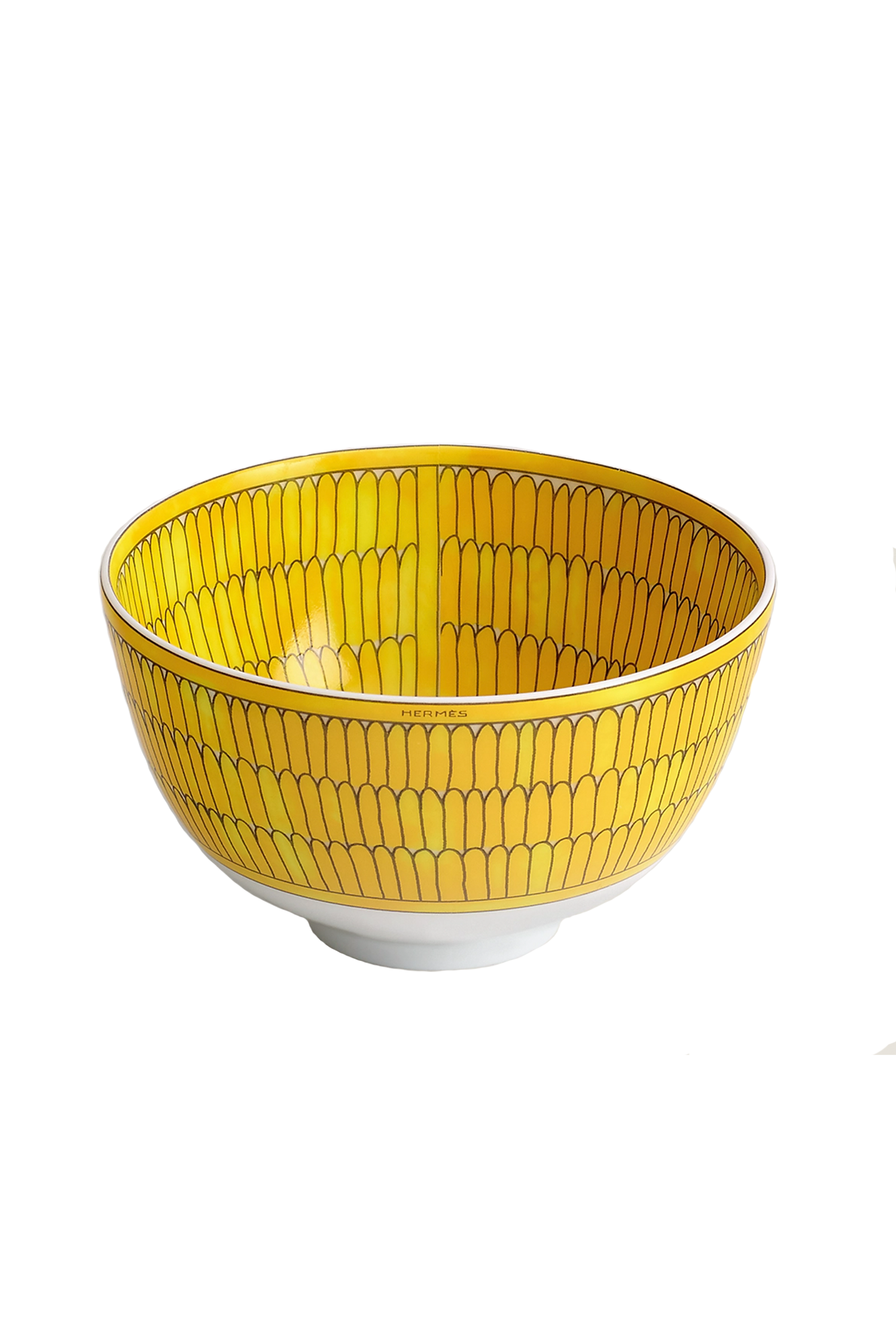 This architectural design by Arielle de Brichambaut for Hermès is intensely ablaze, its graphic forms radiating with warmth. The subtle variation in shades of yellow and the cross-hatched contours give depth to this ode to summer. Convivial, carefree, and even more beautiful in person - just like you. Fine porcelain. Made in France.