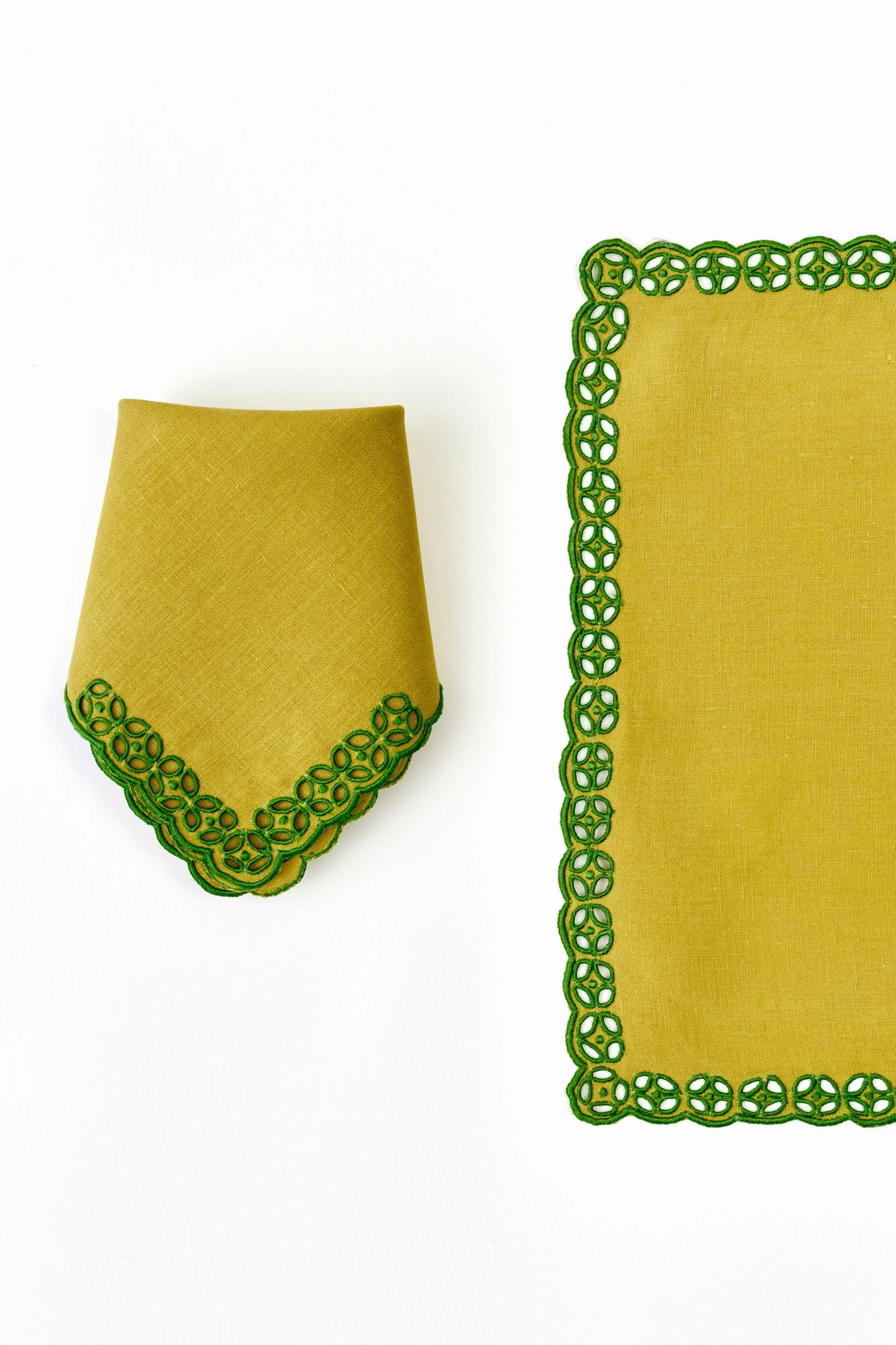 Green napkin with lace detailing
