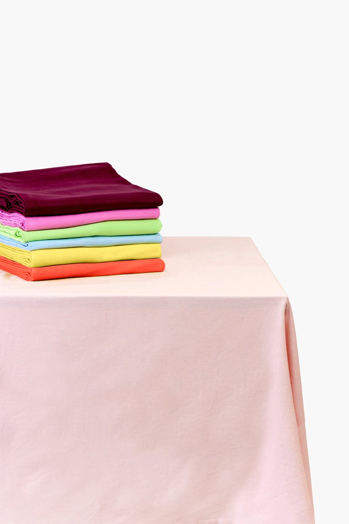 COLOR-BLOCK TABLECLOTH.