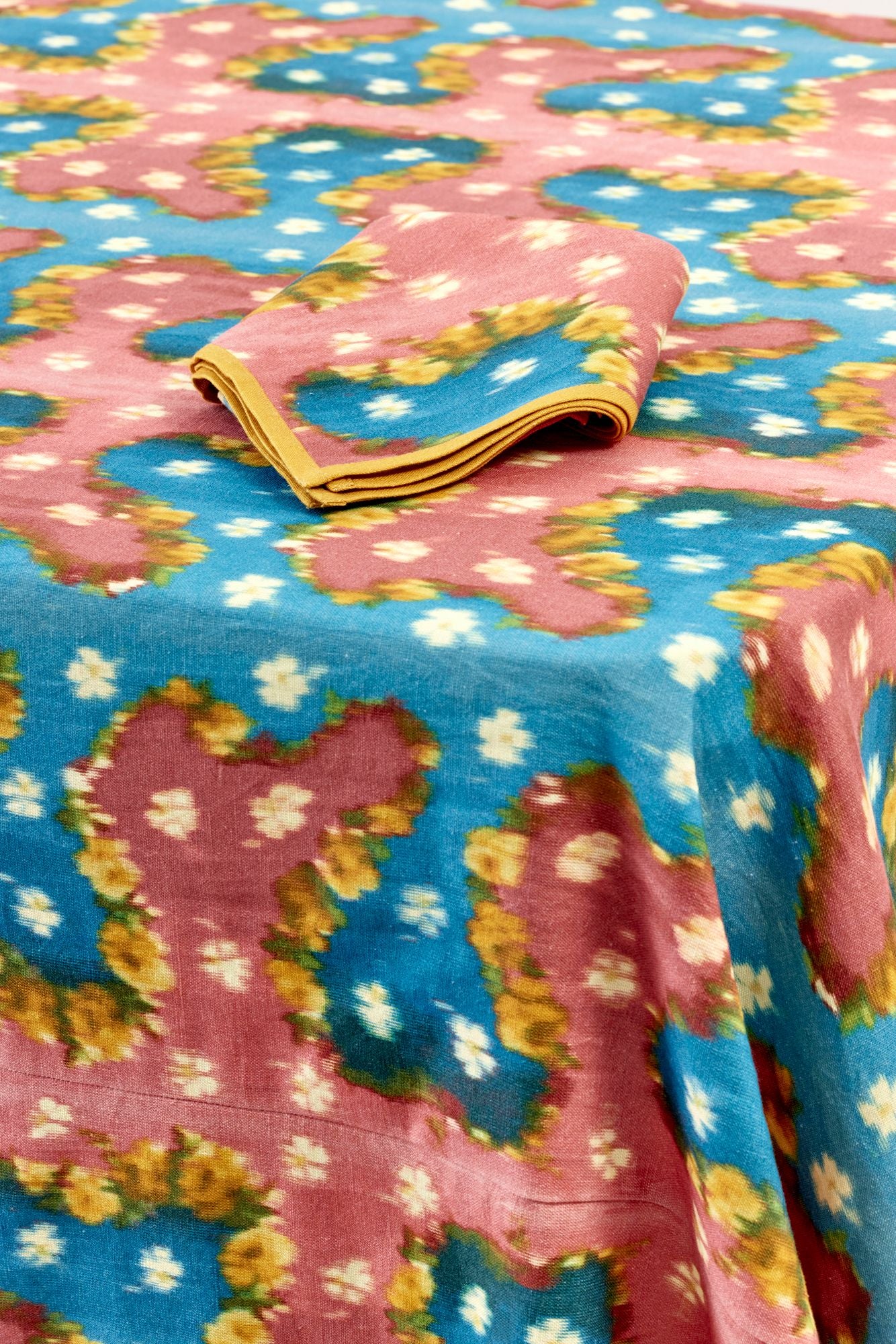 NIPPON TABLECLOTH-TO-THE-FLOOR.