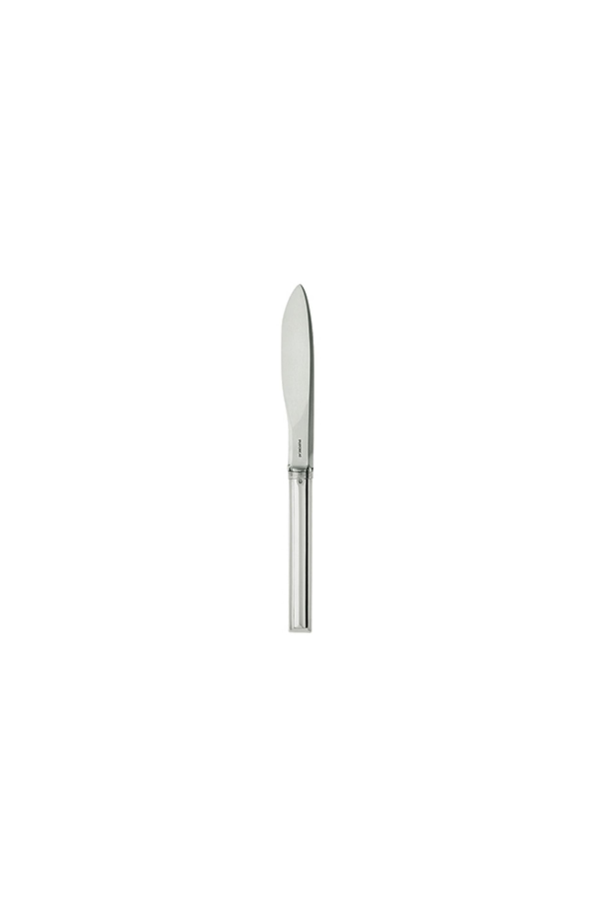 Free from any superfluous ornamentation, this sterling silver cutlery features no other embellishment than the five fluted rings on their handles.