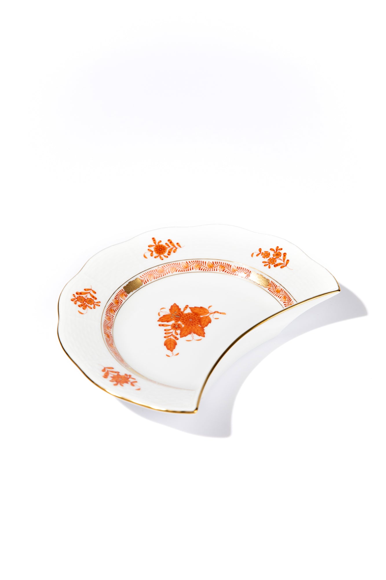 Chinese Bouquet dinnerware is Rust is one of Herend’s most popular Oriental designs from the 1930s. Each piece is hand painted on white porcelain including 24k accents.