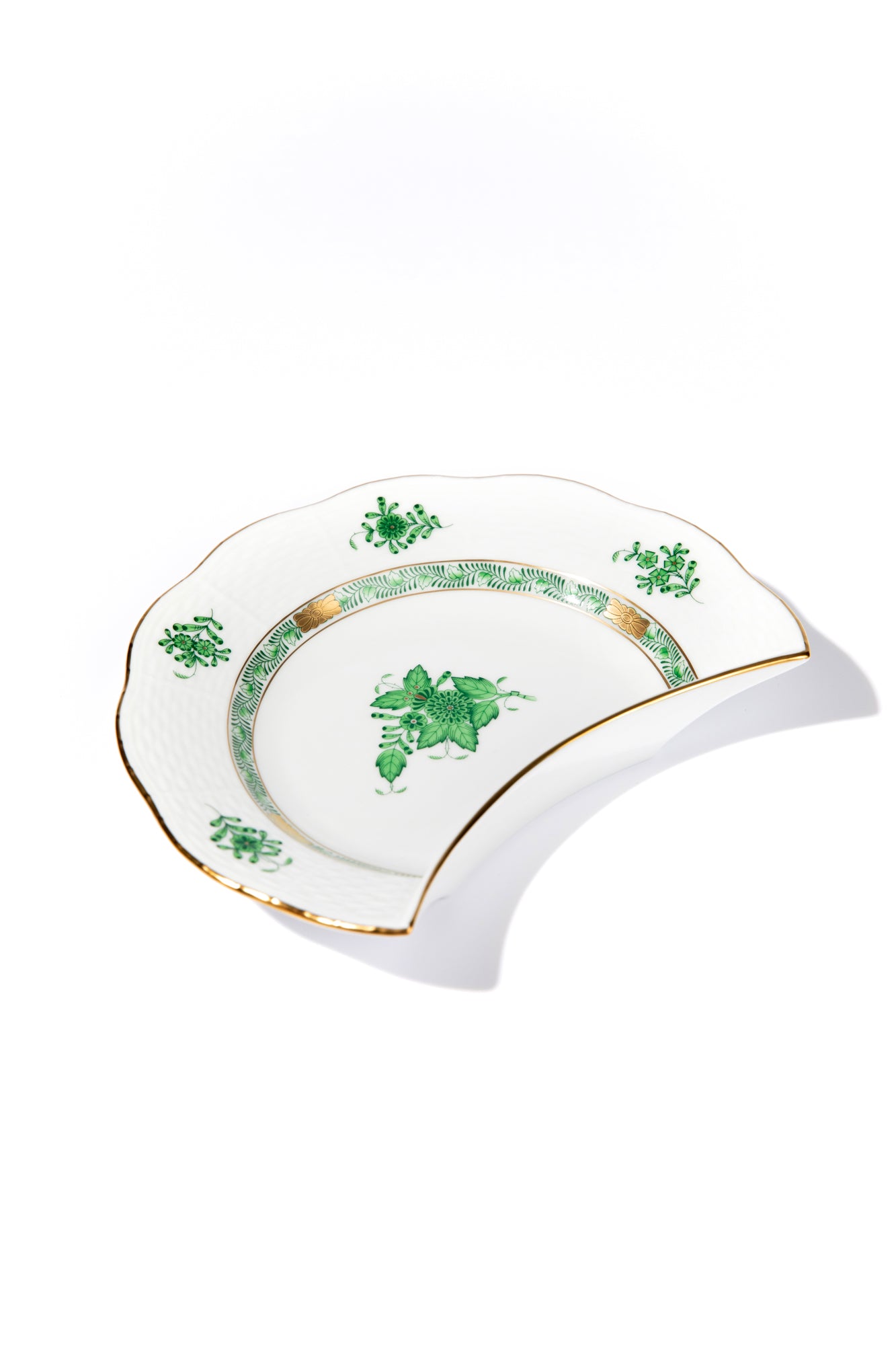 Chinese Bouquet is one of Herend’s most popular Oriental designs from the 1930s. Each piece is hand painted on white porcelain including 24k accents.