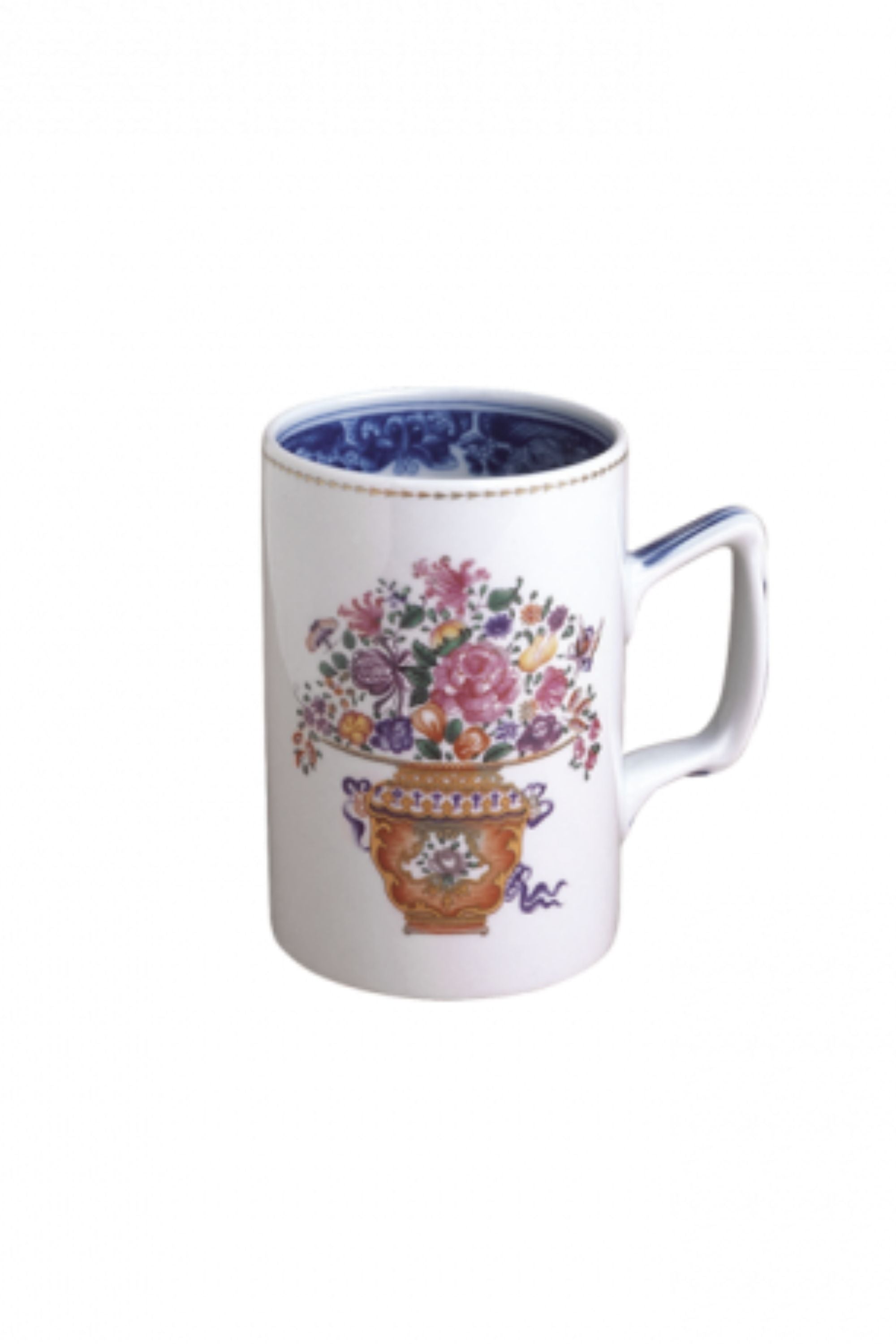 Dinnerware. A charming bouquet in a basket, adapted from an 18th-century Chinese export Hong bowl, is surrounded by the classic blue and white Fitzhugh border.