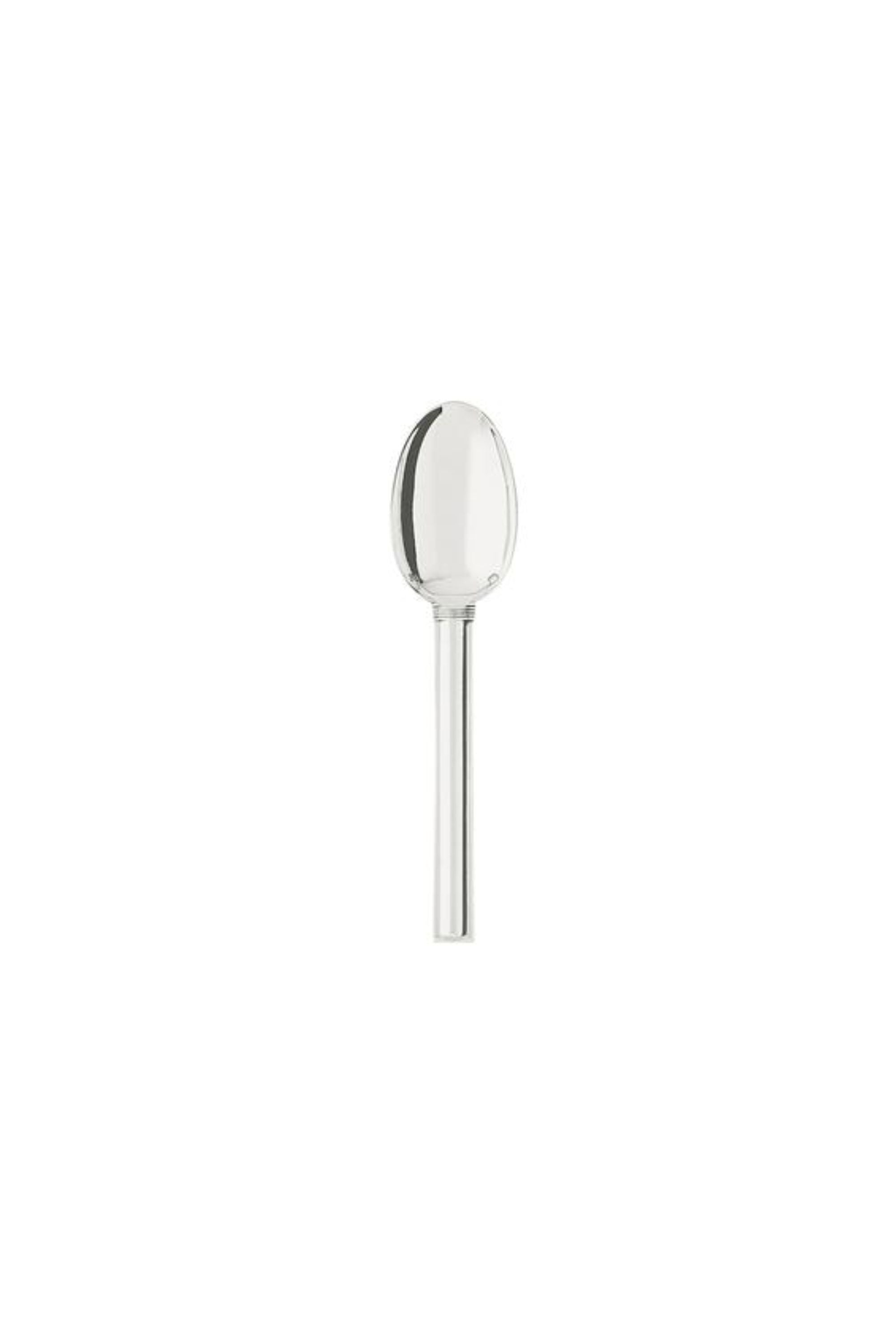 Free from any superfluous ornamentation, this sterling silver cutlery features no other embellishment than the five fluted rings on their handles.