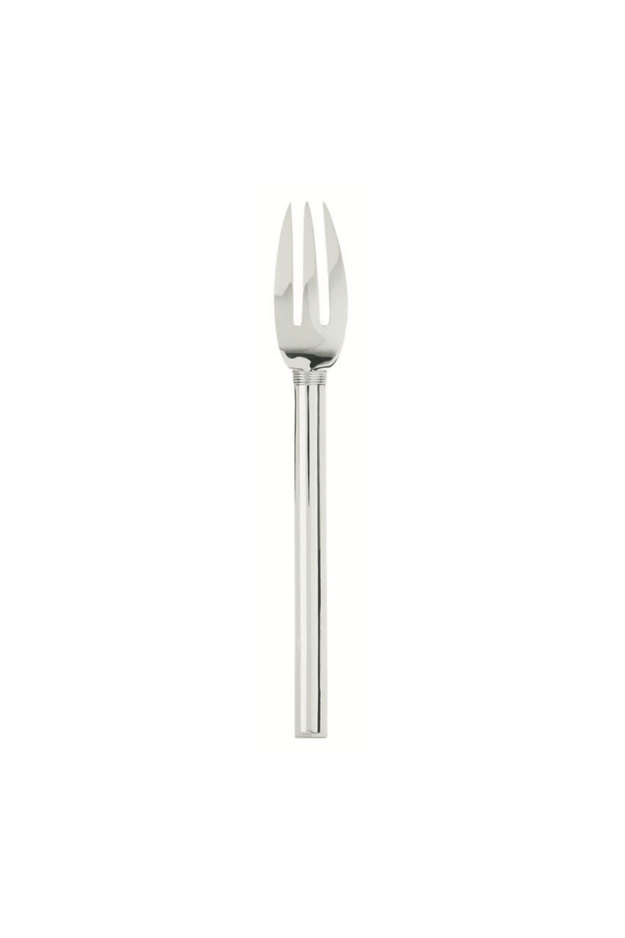 Free from any superfluous ornamentation, this sterling silver cutlery features no other embellishment than the five fluted rings on their handles.