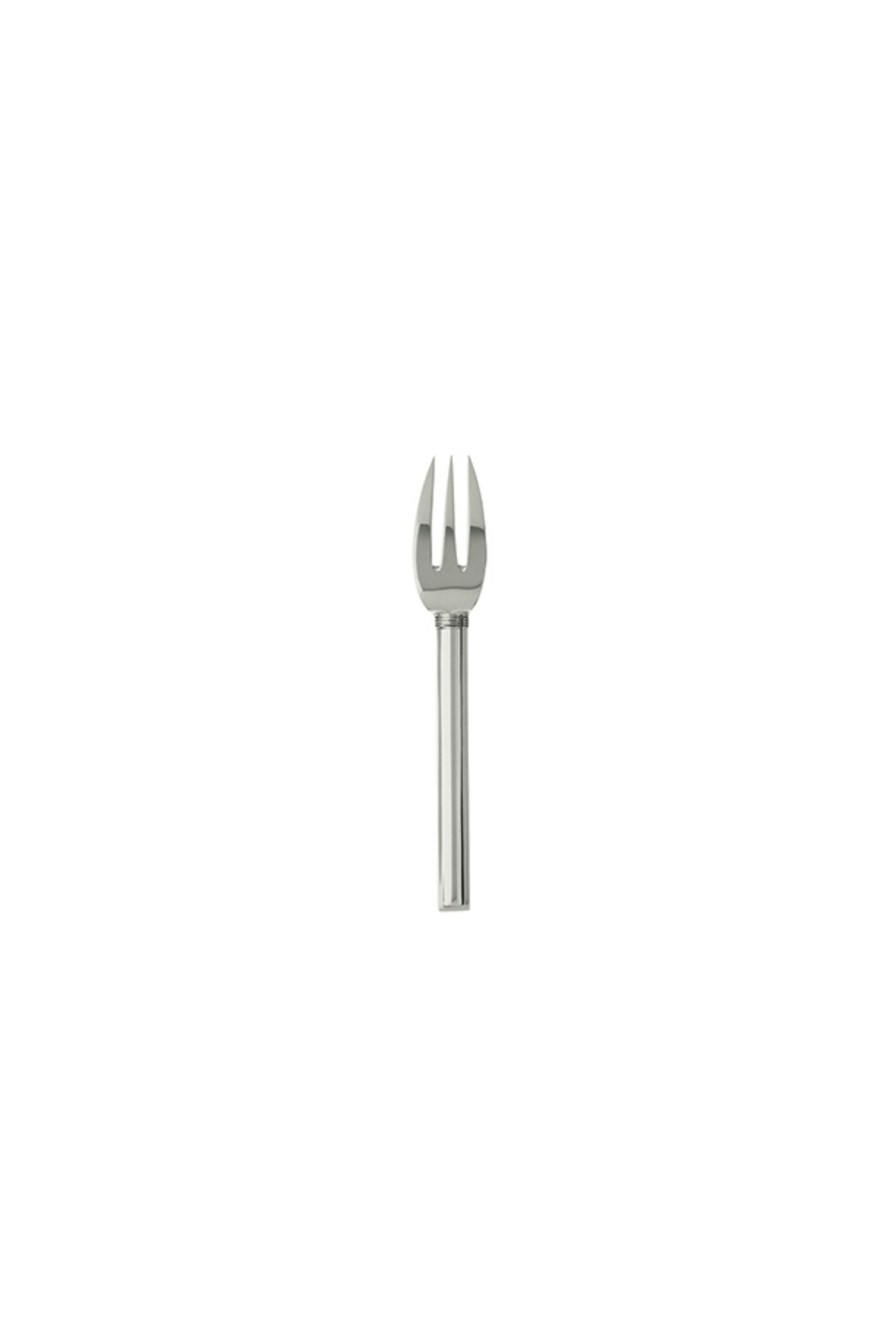 Free from any superfluous ornamentation, this sterling silver cutlery features no other embellishment than the five fluted rings on their handles.