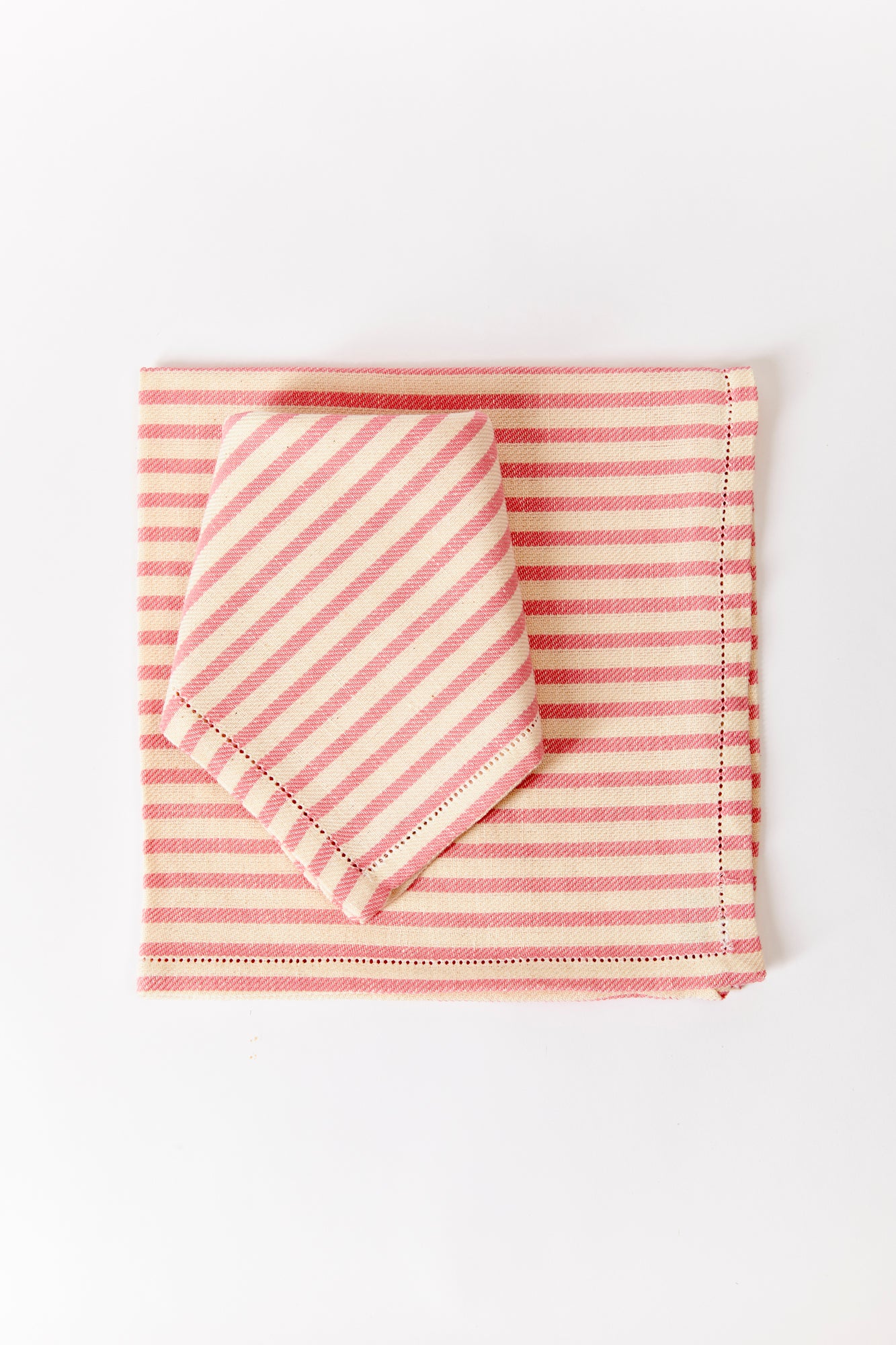 Old fashioned dinner size napkin in heavy-duty blend 60% linen, 40% cotton. Made by hand in the Tuscan hills.