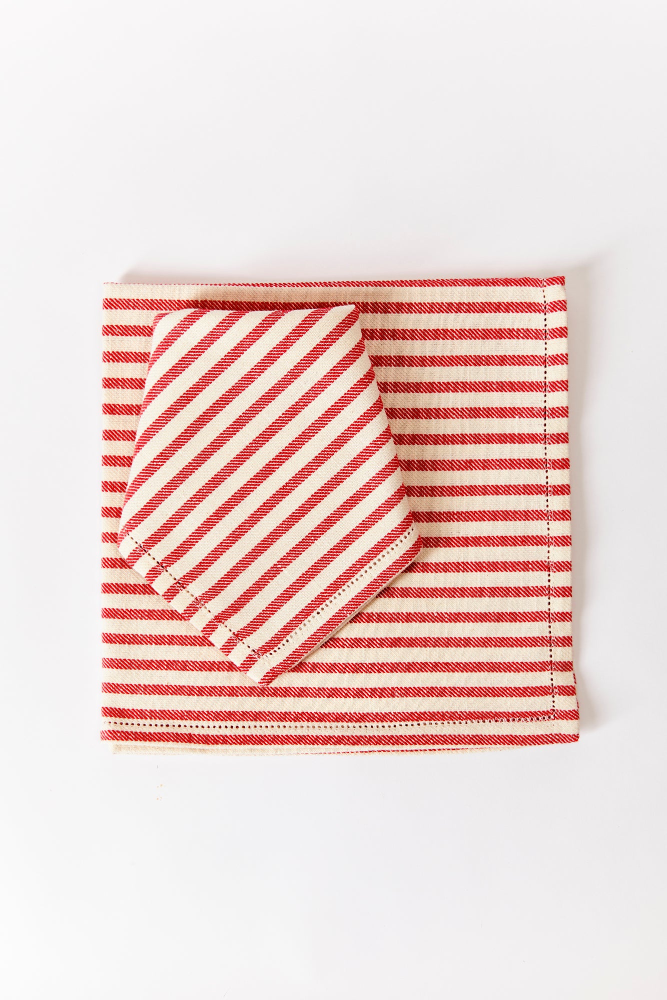 Old fashioned dinner size napkin in heavy-duty blend 60% linen, 40% cotton. Made by hand in the Tuscan hills.