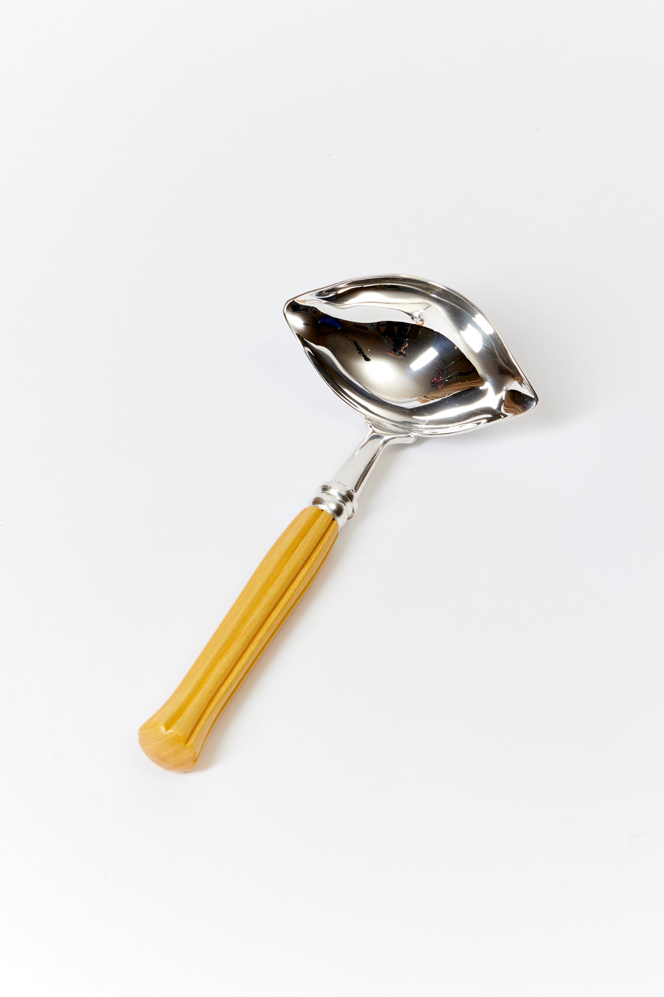 Flatware with fluted boxwood handle.