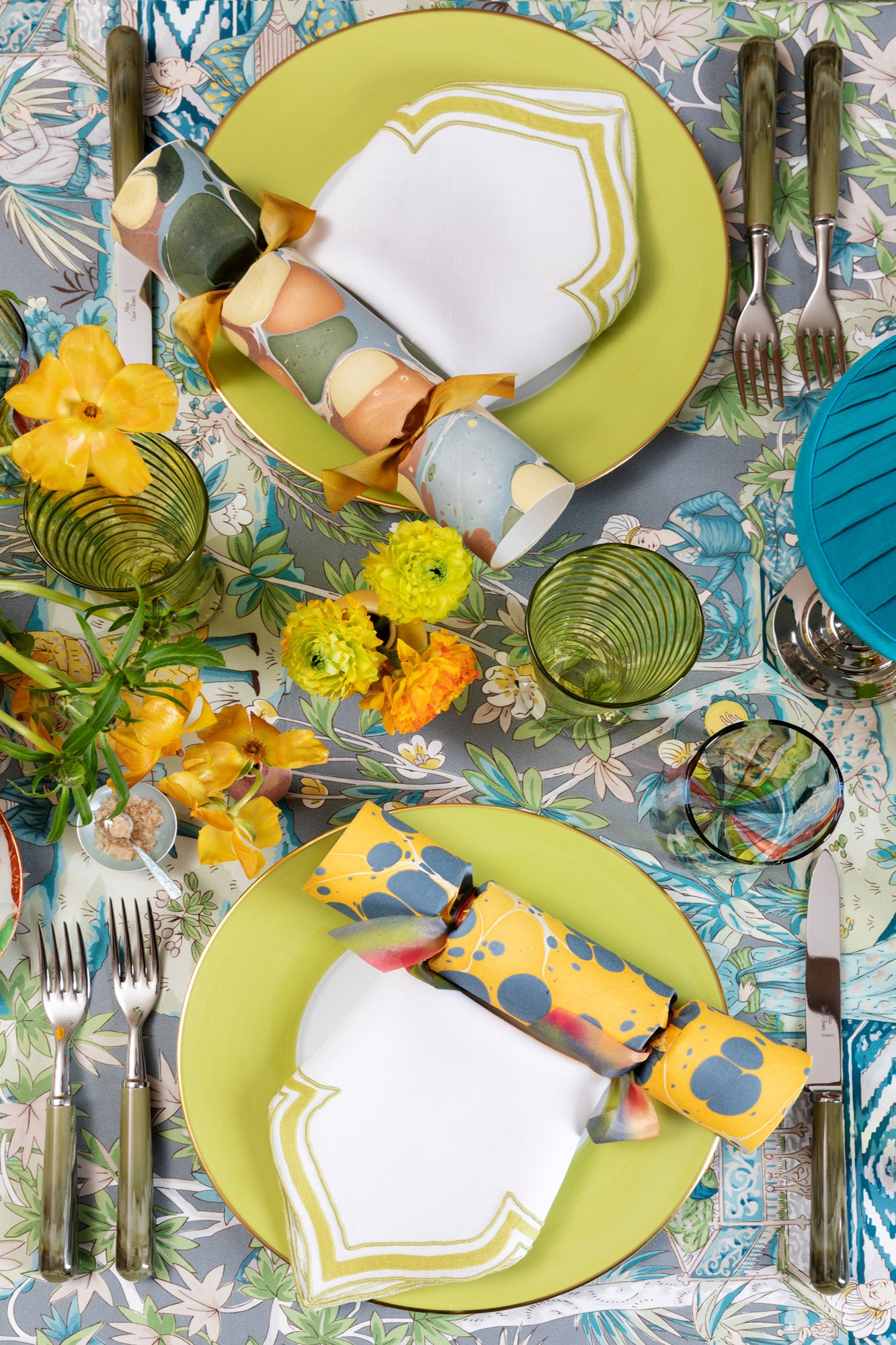 R. Haviland and C. Parlon present Lexington: hand-painted and banded plates to complement a wide range of décor.