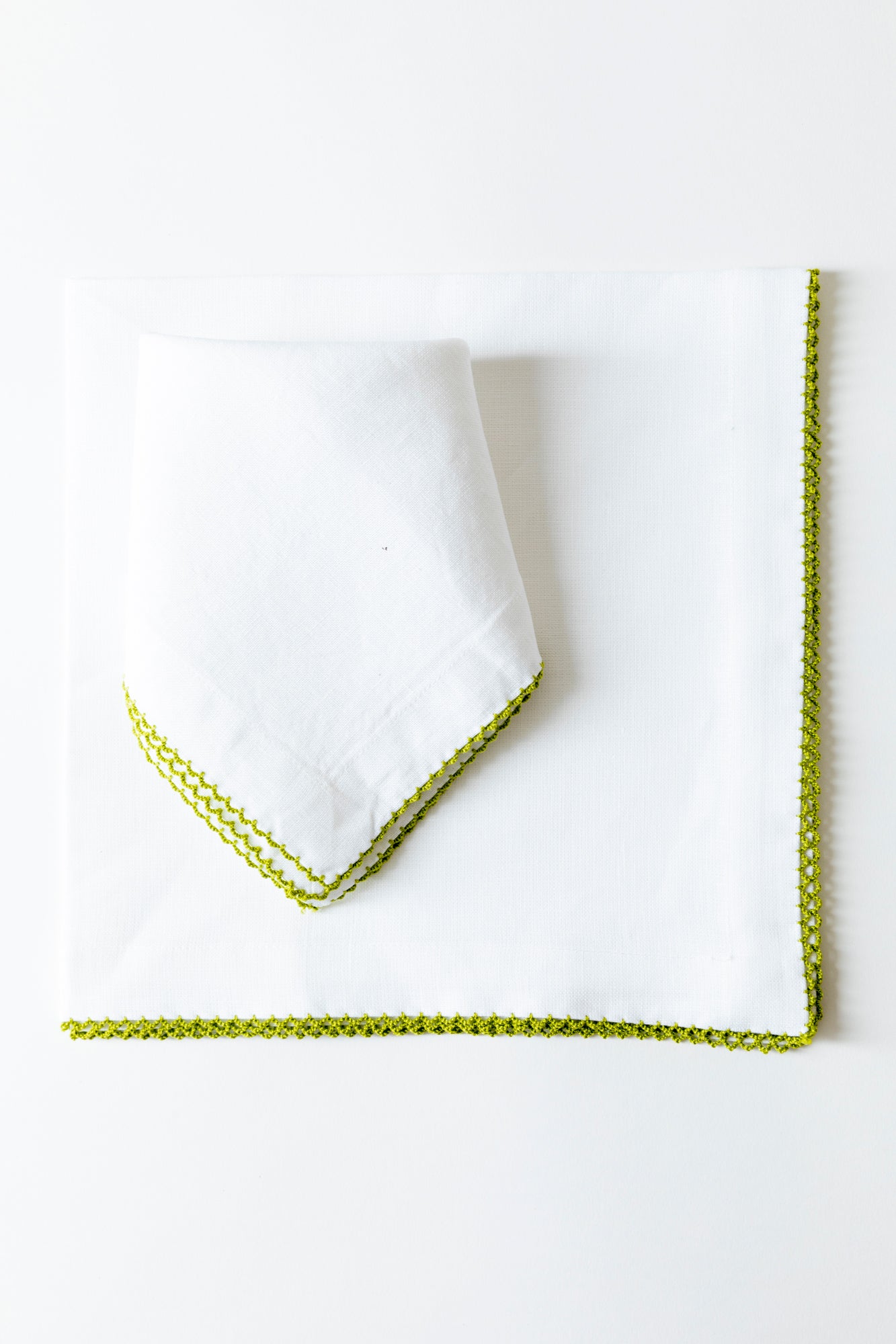 Linen dinner napkin with hand stitched Picot edge.