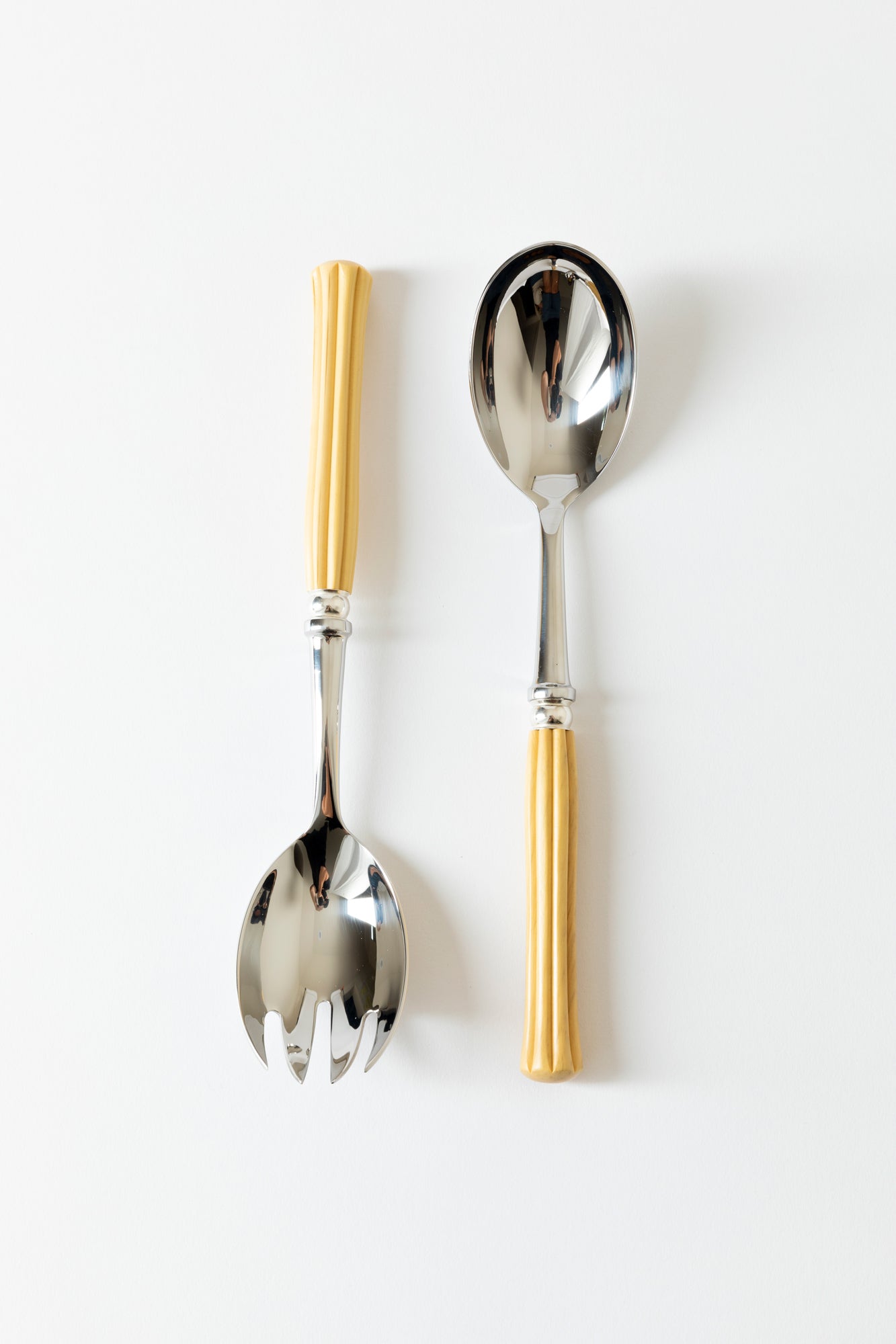 Flatware with fluted boxwood handle.
