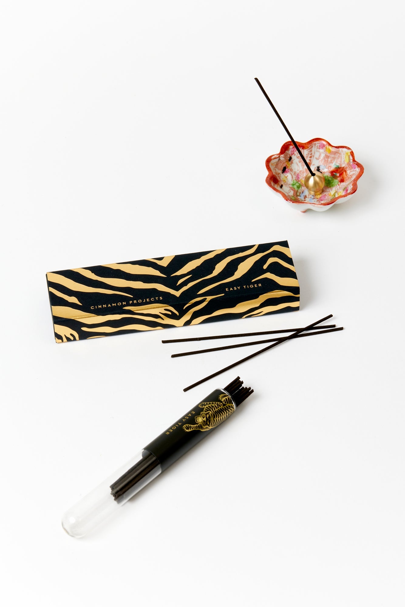 Each of the 25 hand-finished sticks burns for 25 minutes revealing a nuanced story from the East and perfume that lasts for hours.