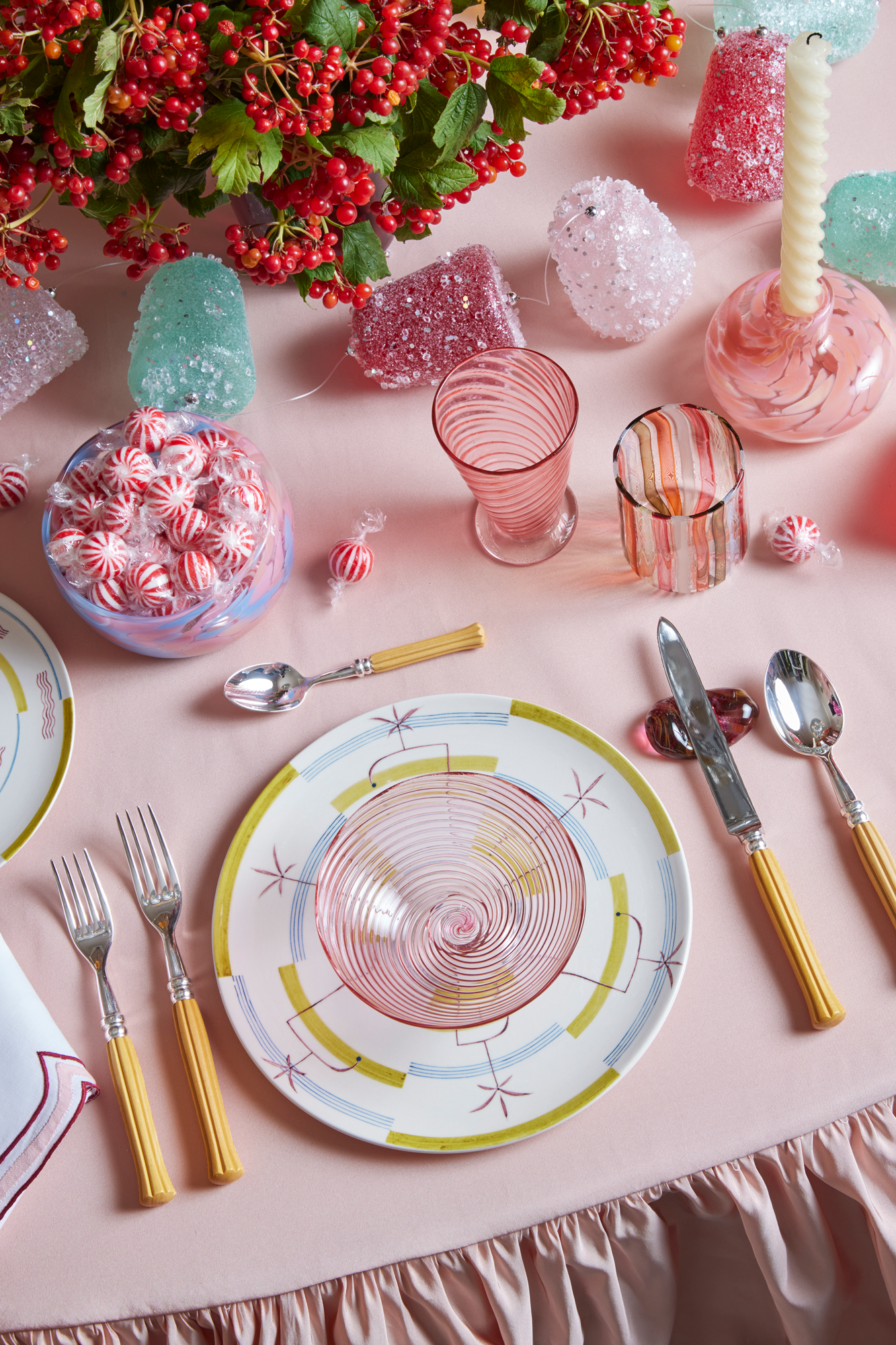 Dinner plates with geometric pattern, designed and hand-painted on fine ceramic.