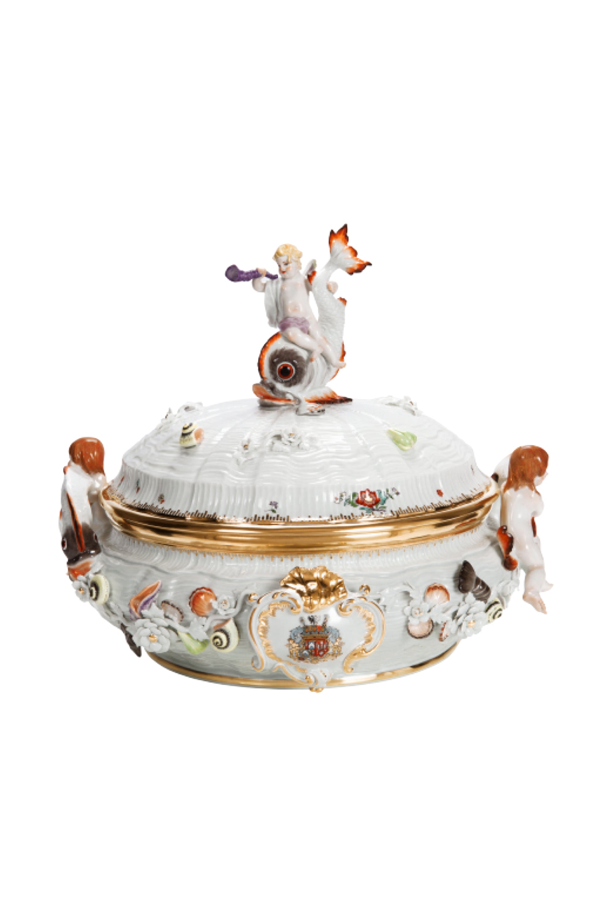 Designed by Johann Joachim Kändler, the pattern features a delicate background with radiating bands based on a scallop shell and a central well dressed with a pair of swans on water amid bullrushes, swooping cranes, and fish. Several parts of the service depict figures from Greco-Roman mythology, like Glaucus and the dolphin-riding Galatea.