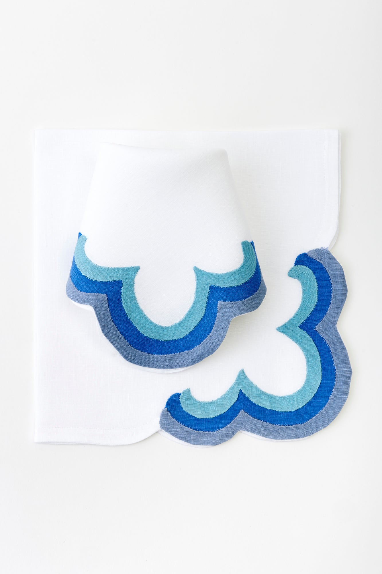 BLUES SCALLOPED LINEN DINNER NAPKIN