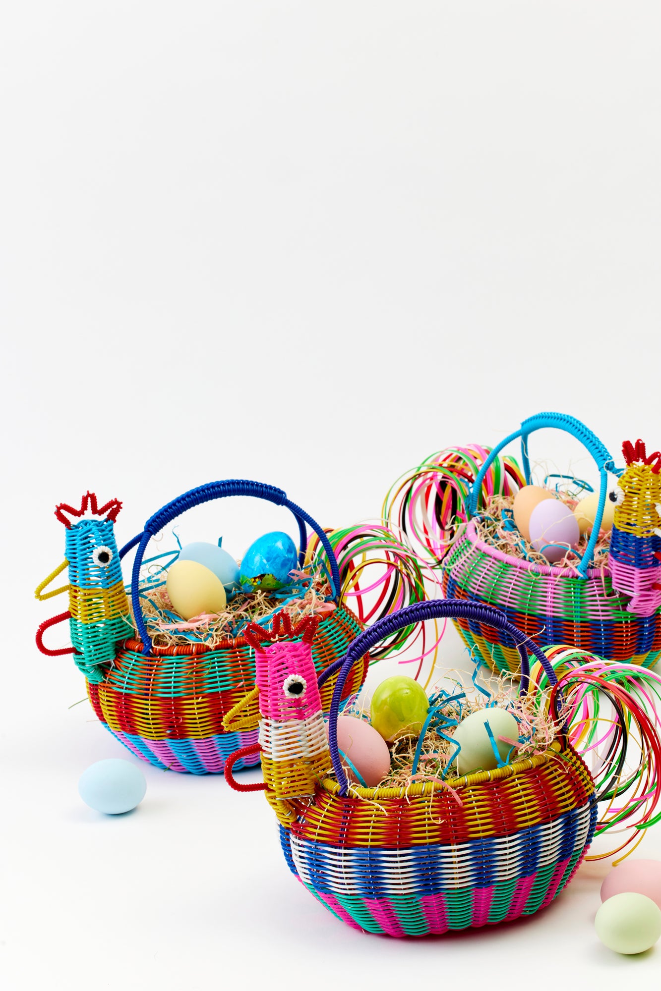 Chicken easter baskets that are woven.