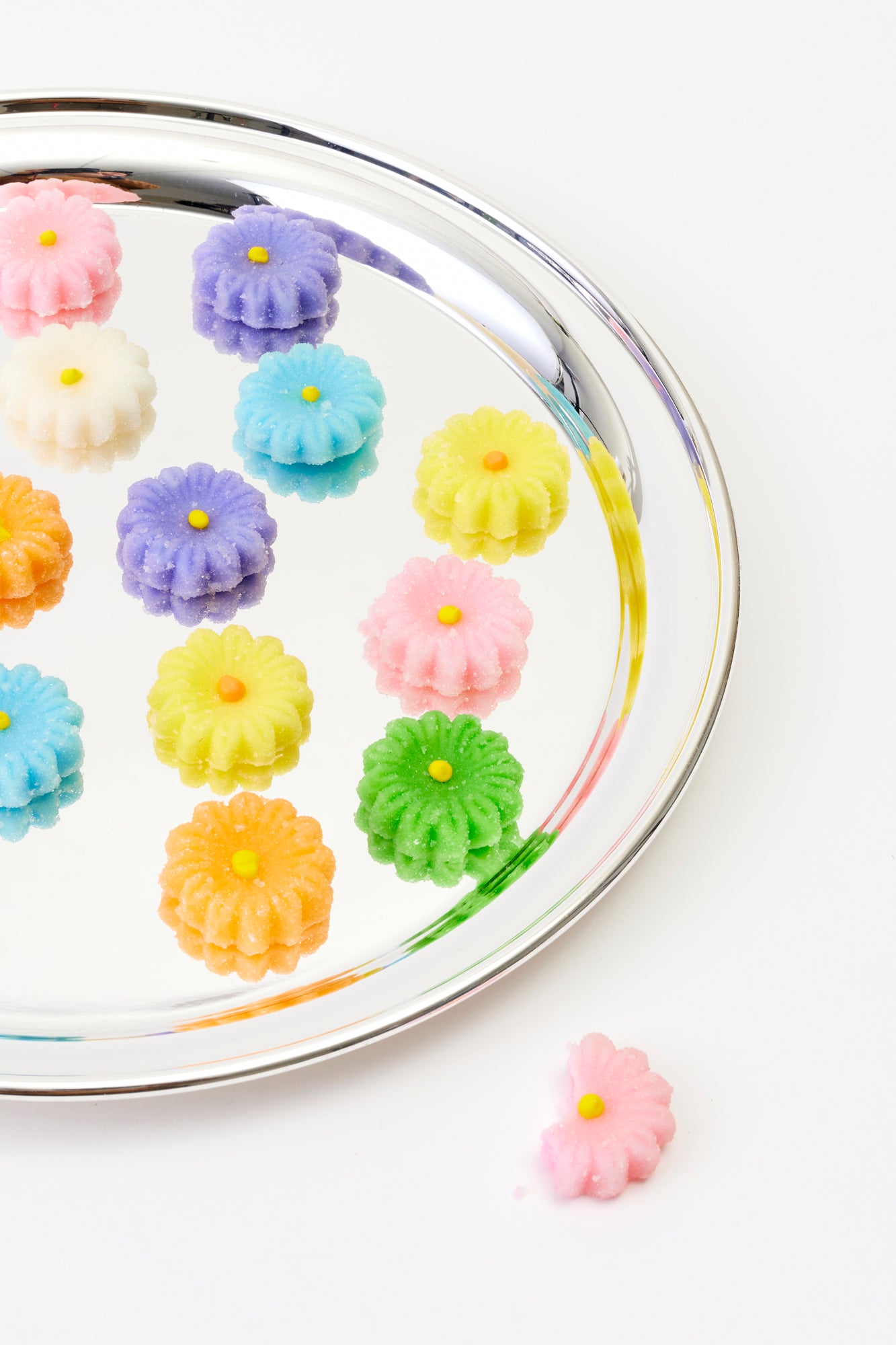 Old-fashioned French cremes in the shape of daisies, in celebration of spring. 