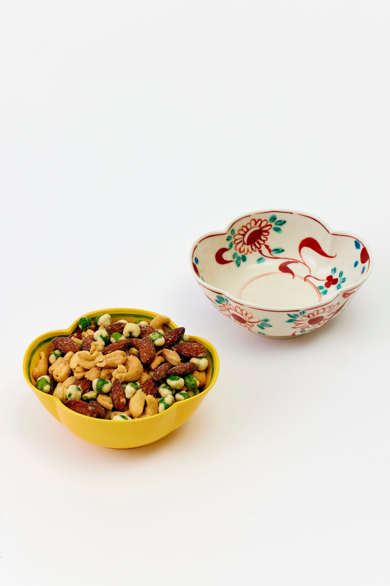 JAPANESE CERAMIC FLORAL BERRY DISH