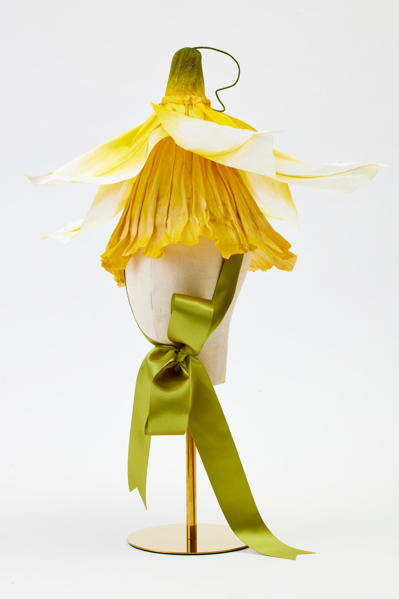 Hat that resembles a daffodil.