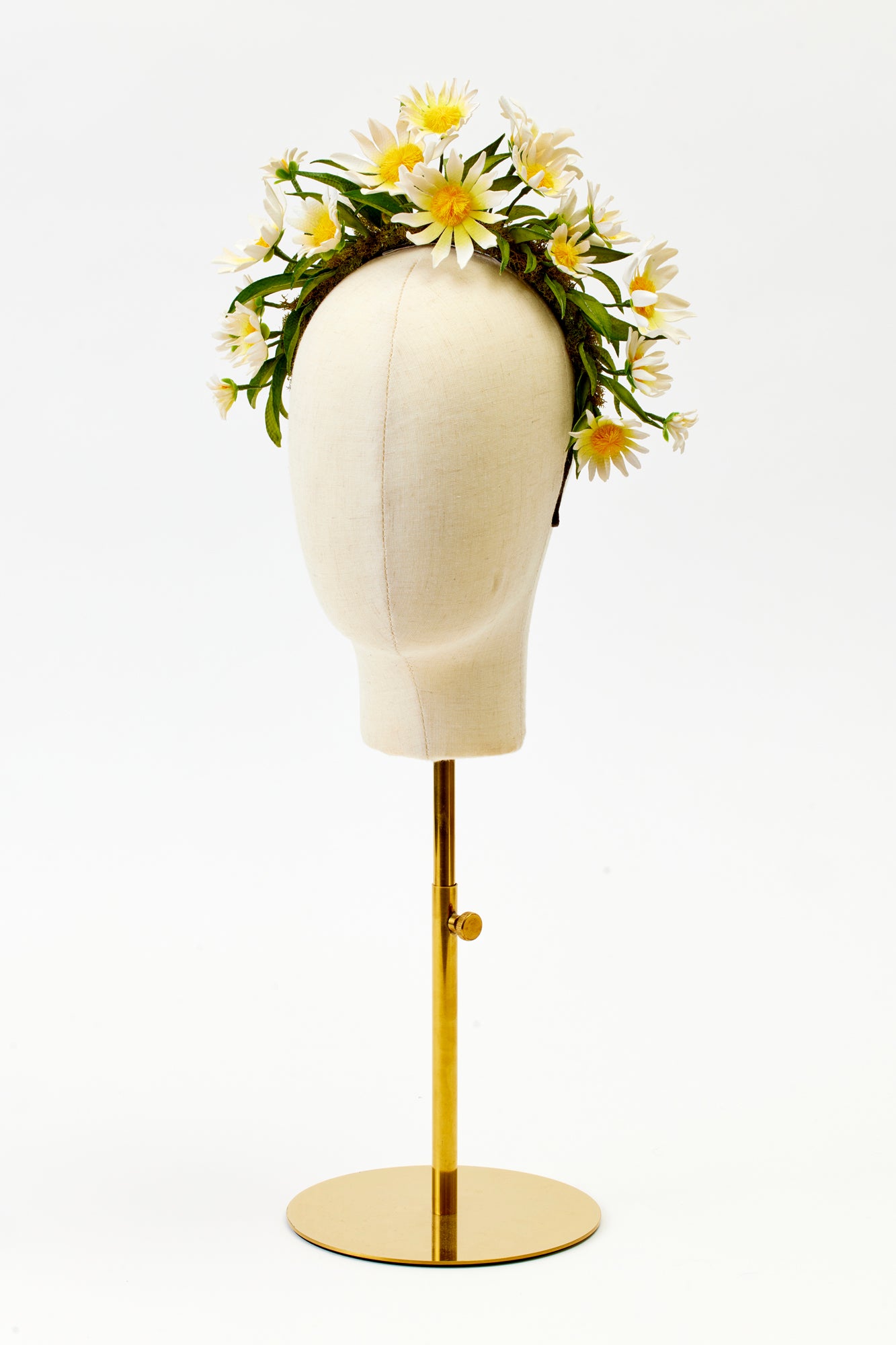 Headband with daisies.