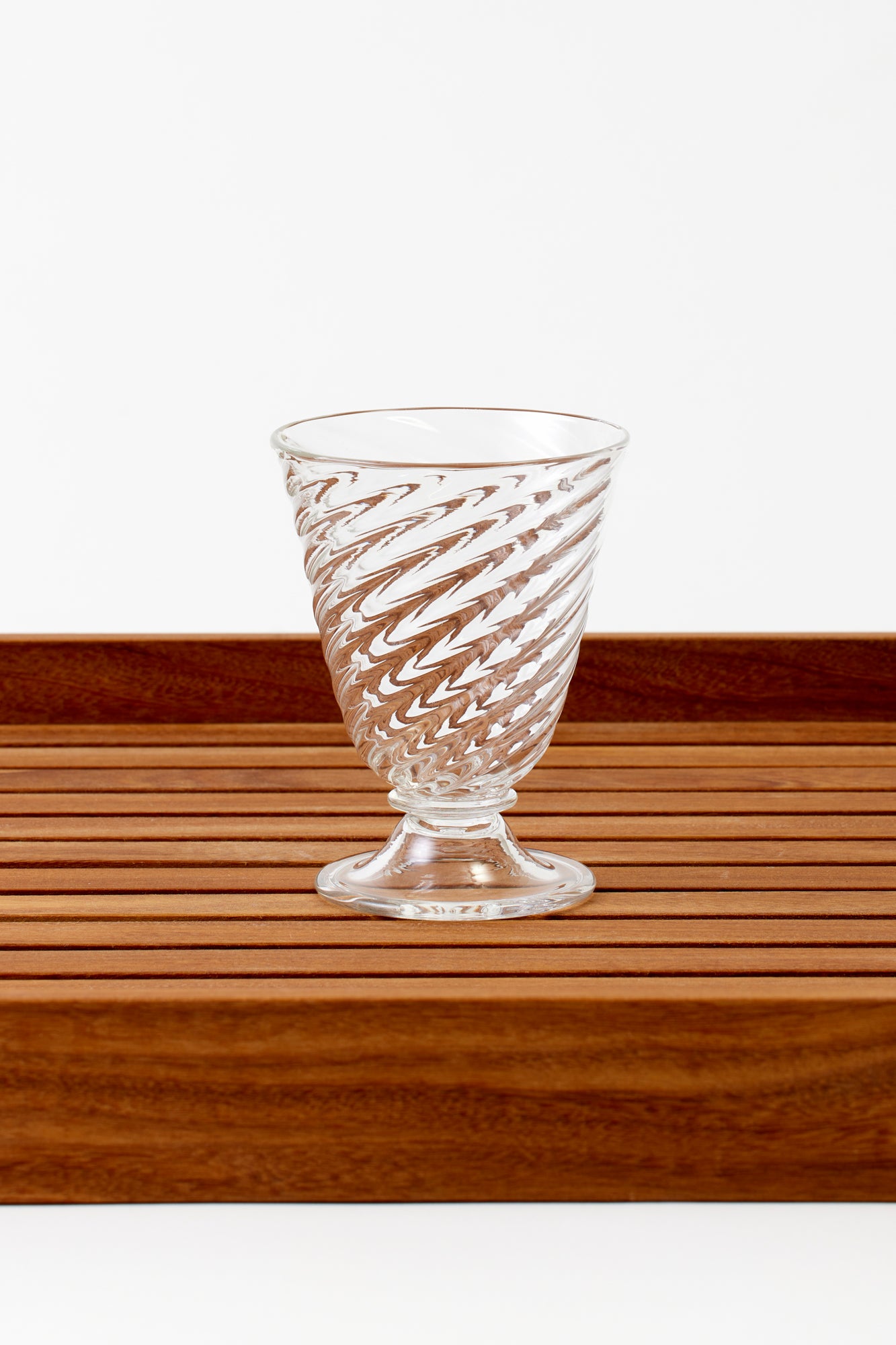 Clear twist short goblet.