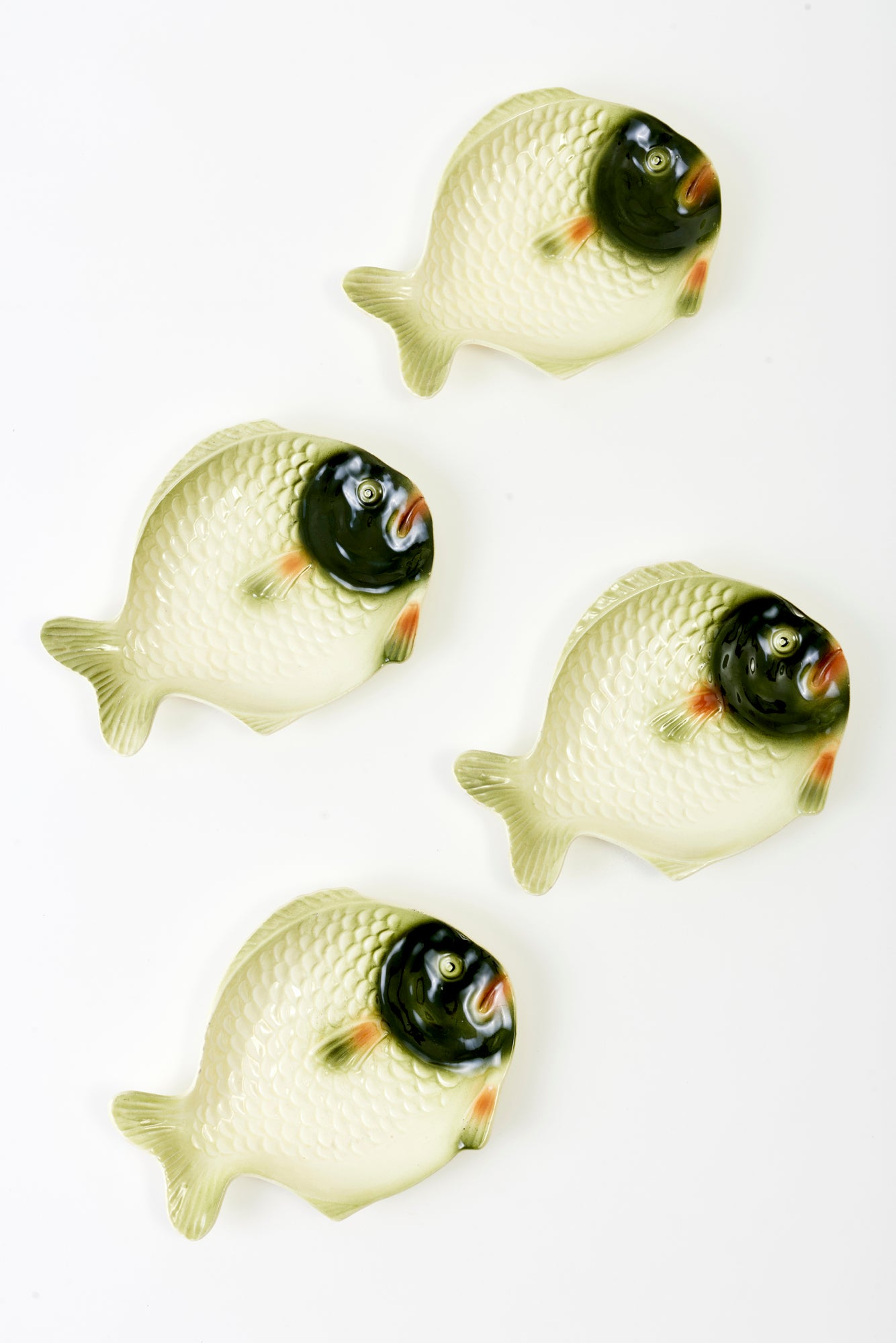 SET OF 4 VINTAGE CERAMIC FISH PLATES