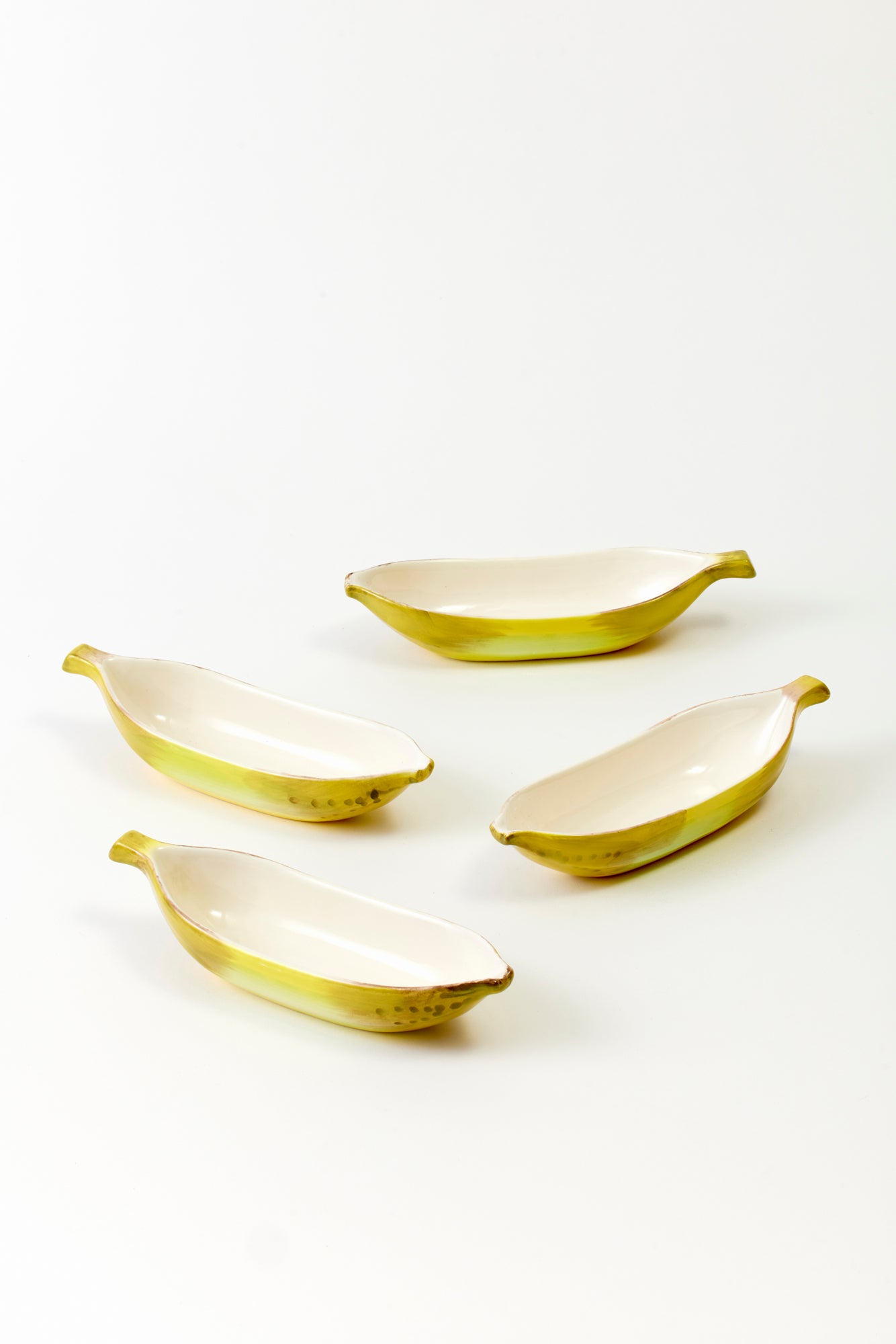 SET OF 4 VINTAGE CERAMIC BANANA DISHES