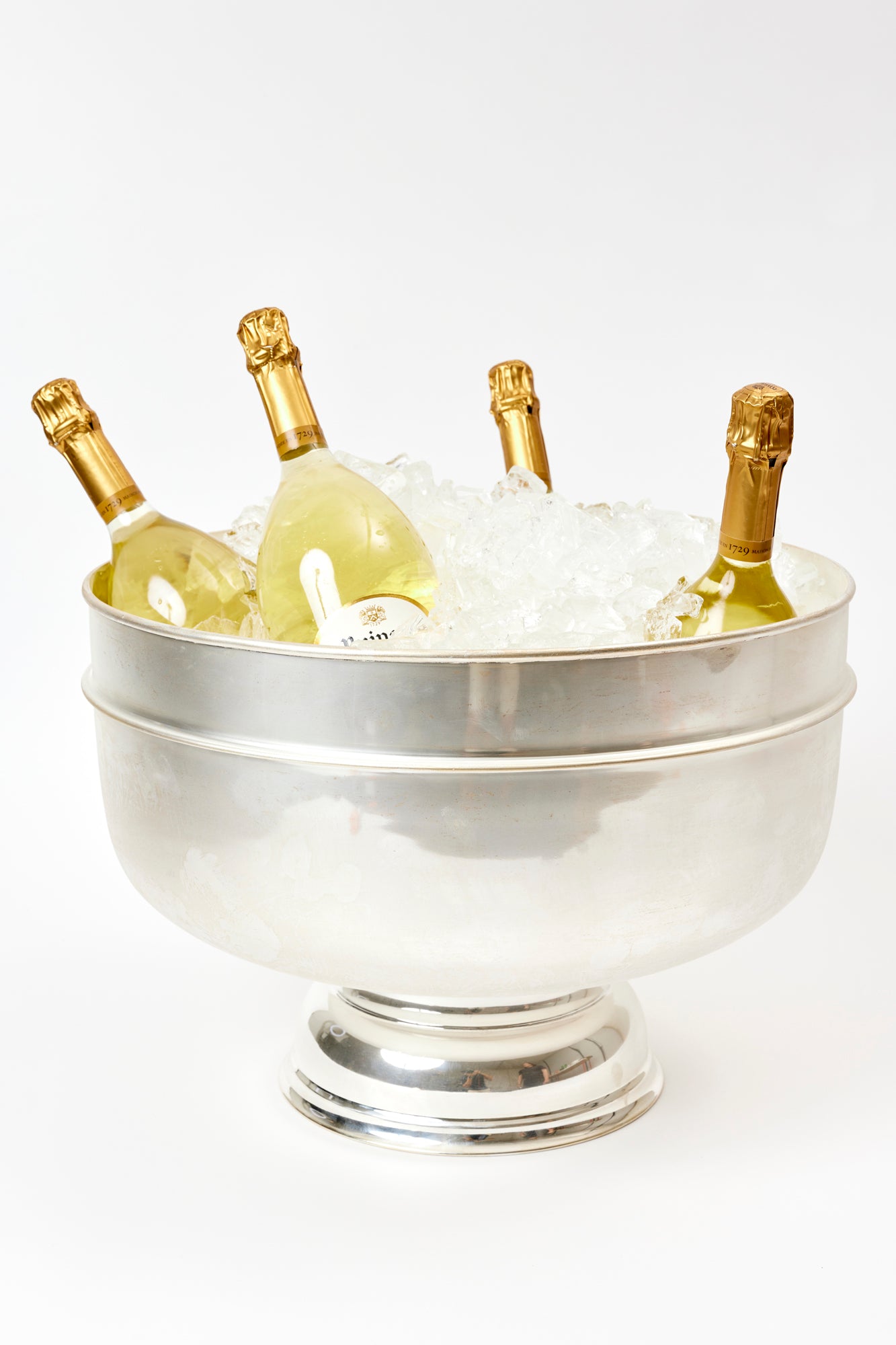 This gigantic silver champagne cooler is reason enough for a party.